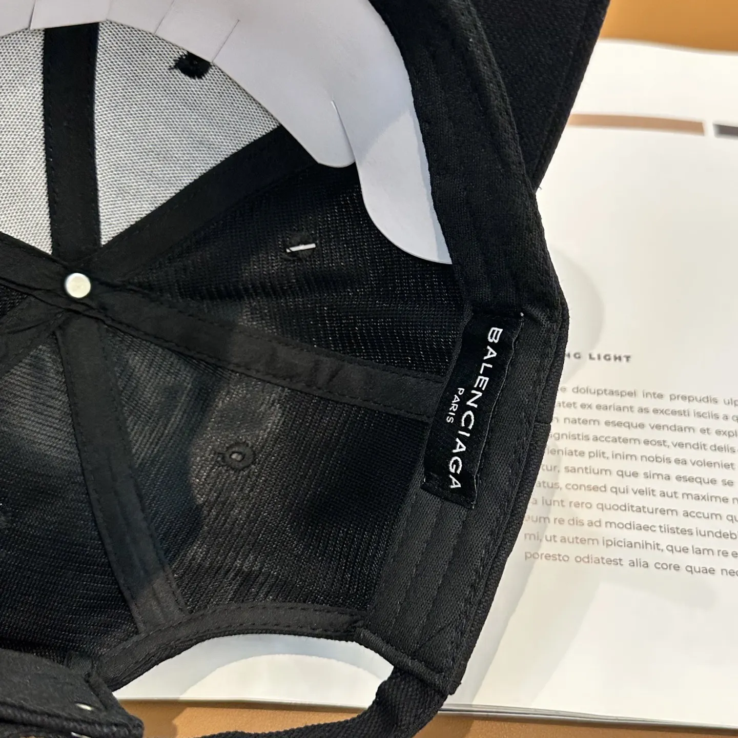 Balenciaga 棒球帽 精致搭配