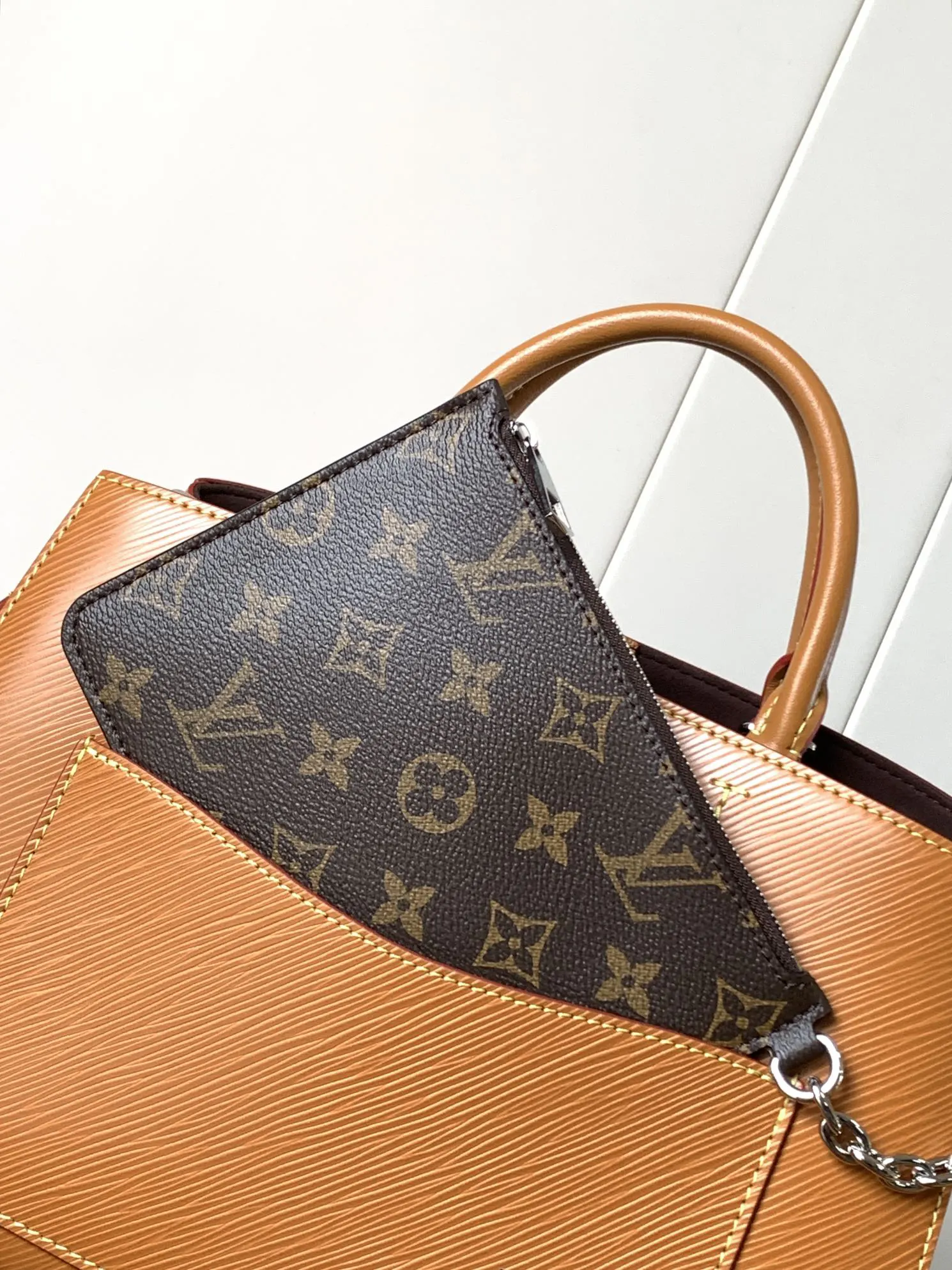 LV 黑白配色 斜背包(數字9) LV 黑白配色 斜背包(數字9)