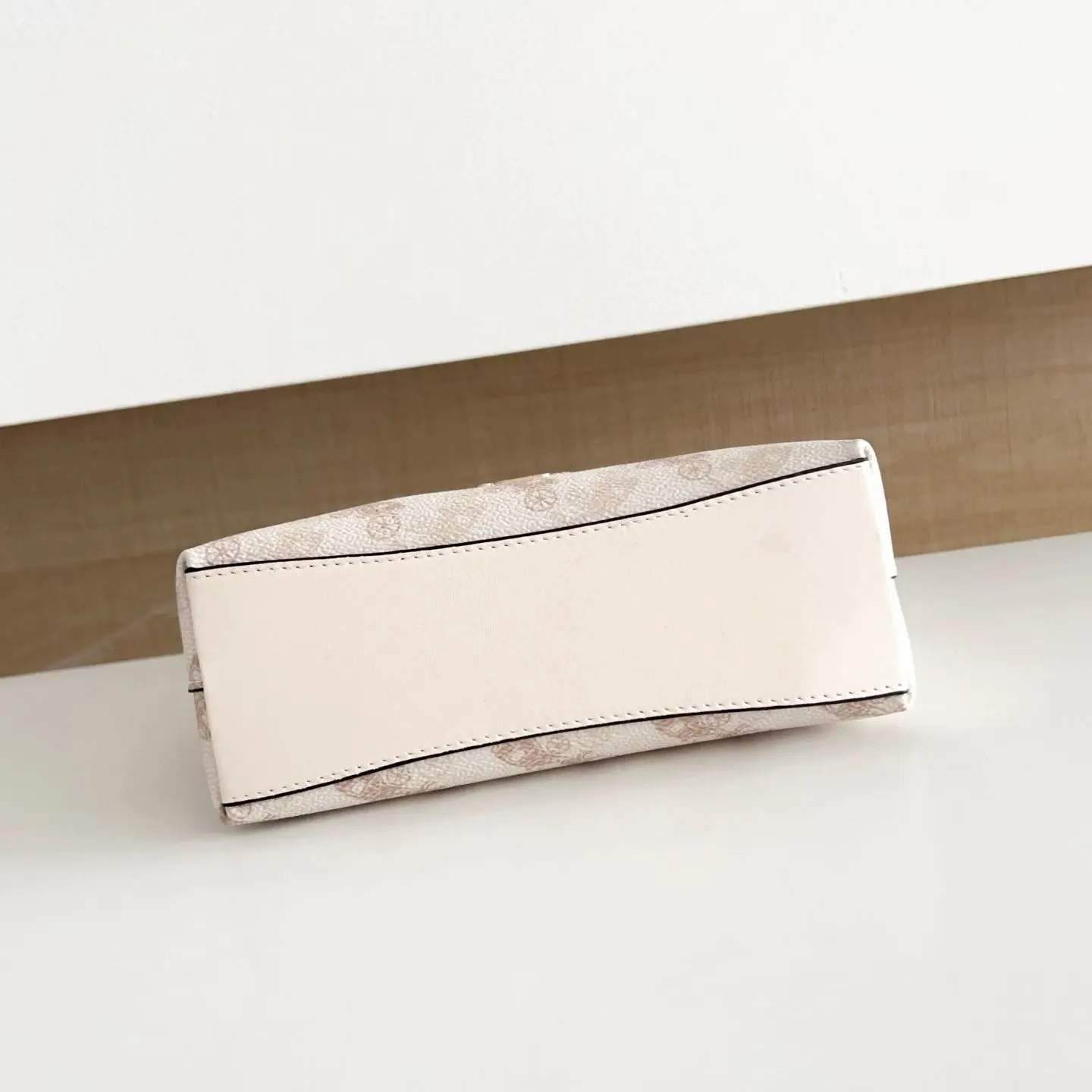 Crossbody Bag Lightweight Image 8 Crossbody Bag Lightweight Image 8