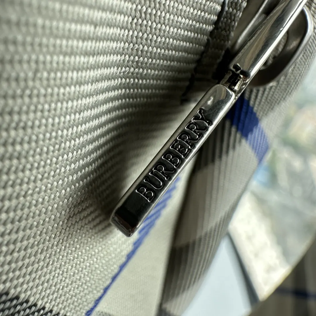 Burberry 来自 經典之作系列 以鲜明品牌风格诠释衣橱必备款式 雙肩包 实用雙肩款