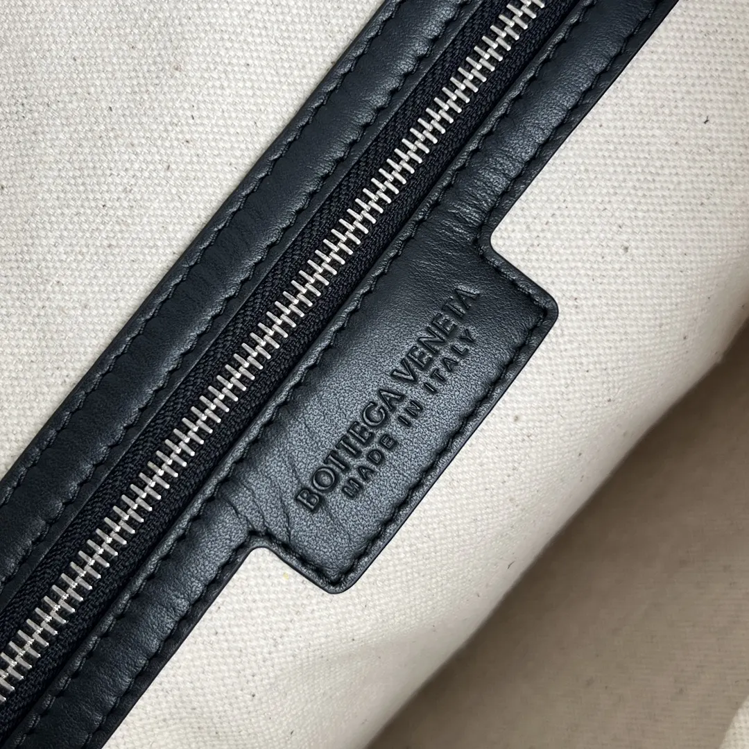 Bottega Veneta 牛皮 收纳包 旅行收纳款