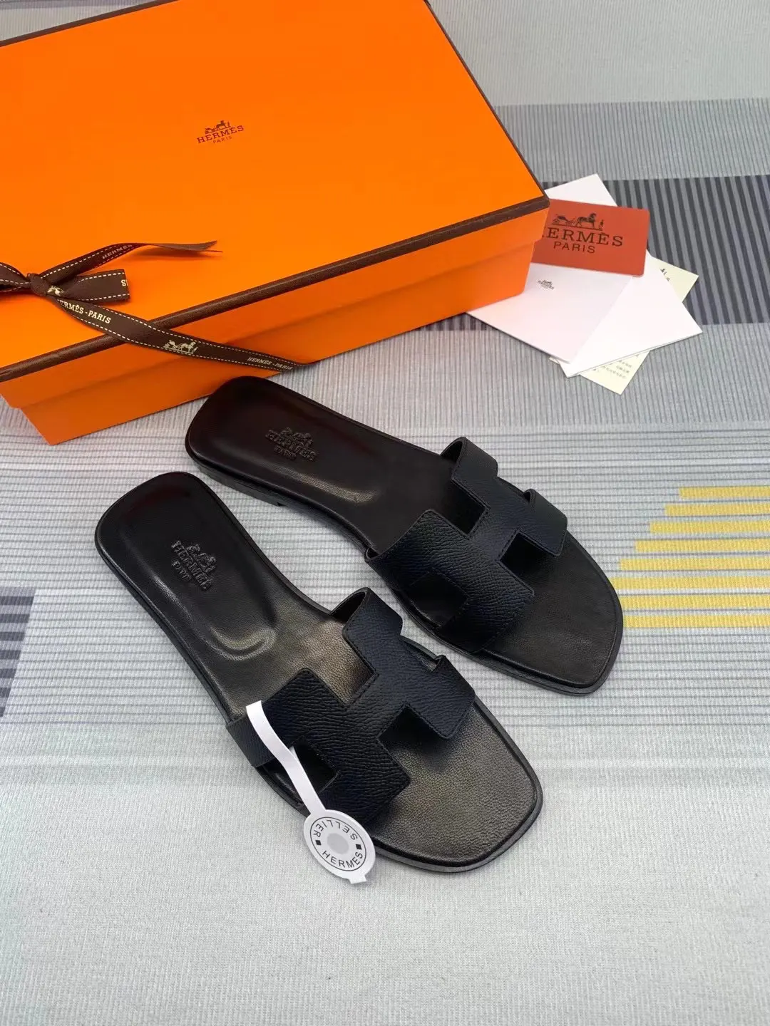 Hermès Oran 全黑 拖鞋 舒適(數字2) Hermès Oran 全黑 拖鞋 舒適(數字2)