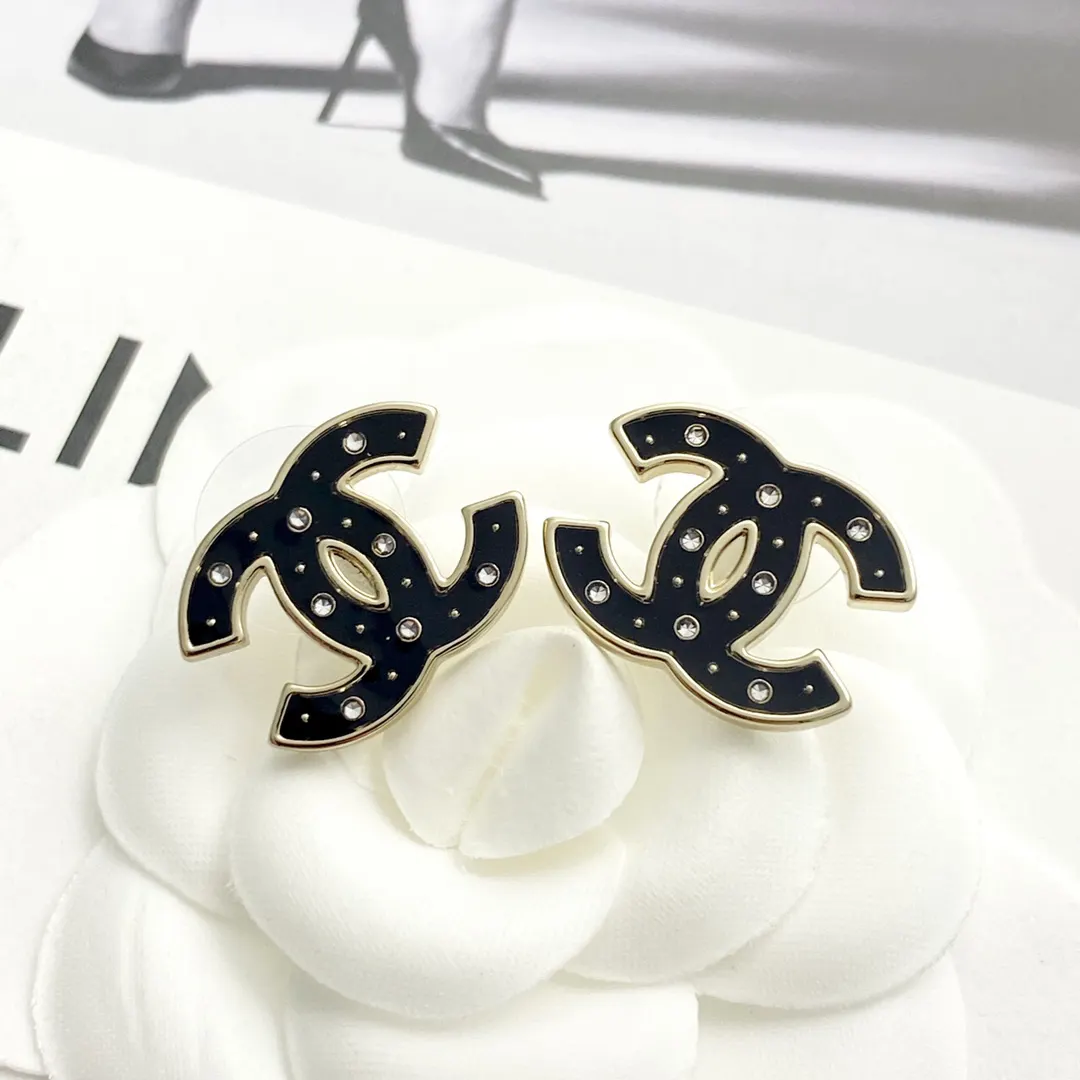Chanel 黑金 双C 耳钉 小巧点缀 耳饰