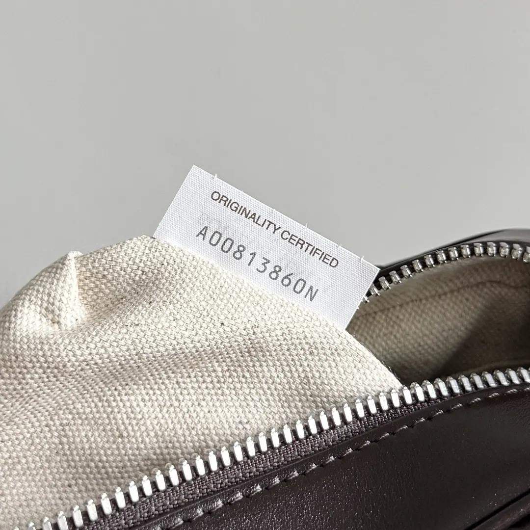Bottega Veneta 皮革 行李箱 旅行拉杆款 輕便出行款(數字9) Bottega Veneta 皮革 行李箱 旅行拉杆款 輕便出行款(數字9)