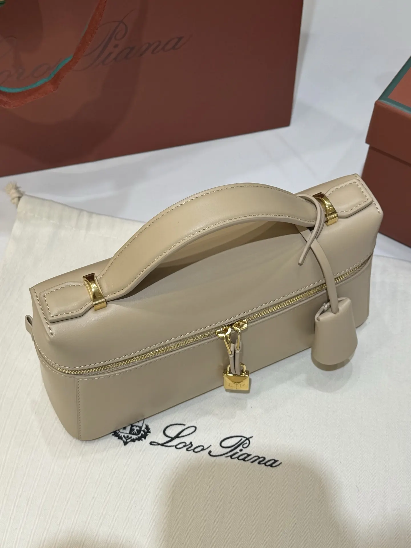 Saddle 牛皮 斜背包 輕便斜挎款