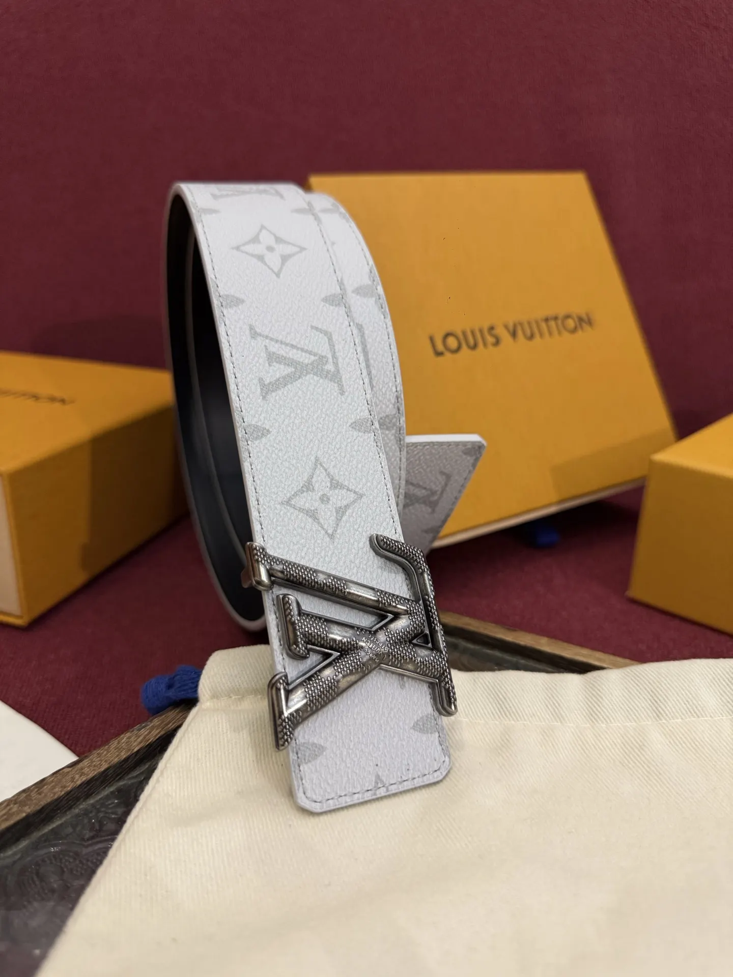 LV 綠色 雙面腰帶 商務休閒款(數字2) LV 綠色 雙面腰帶 商務休閒款(數字2)