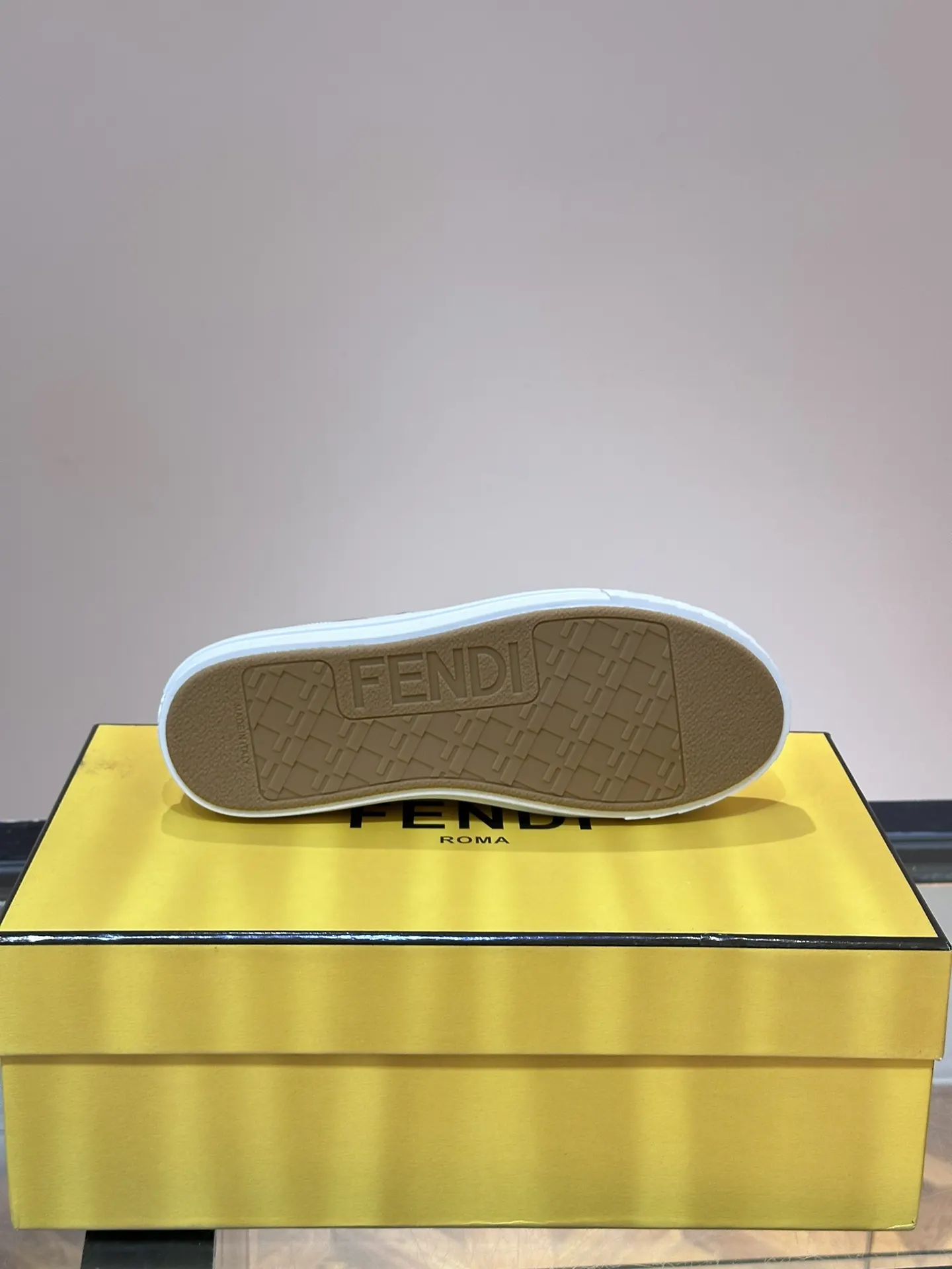 Fendi 運動鞋 休閒百搭款(數字9) Fendi 運動鞋 休閒百搭款(數字9)