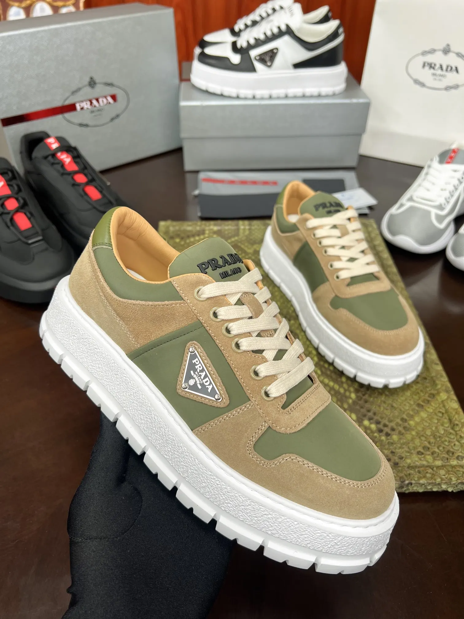 PRADA 牛皮 休闲鞋 舒适百搭款