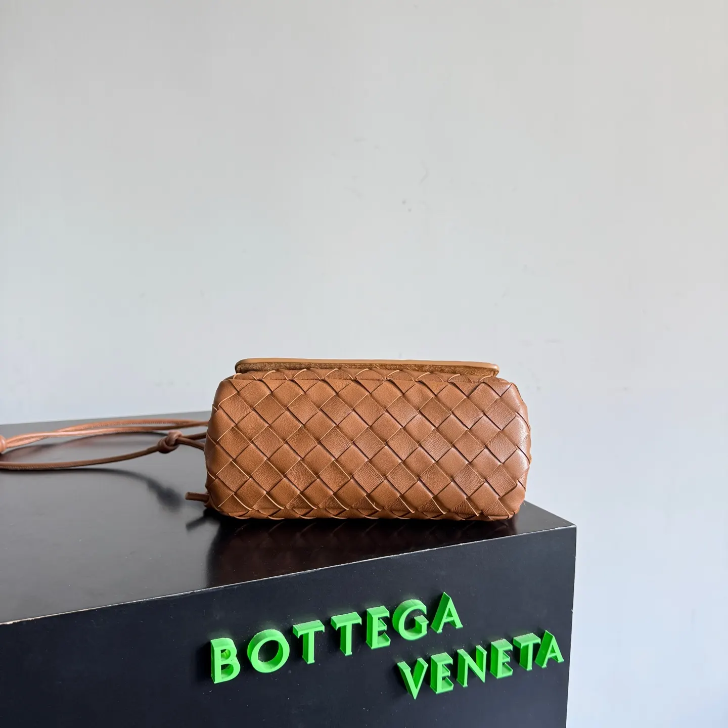 Bottega Veneta 手拿包 精致手拿款(數字9) Bottega Veneta 手拿包 精致手拿款(數字9)