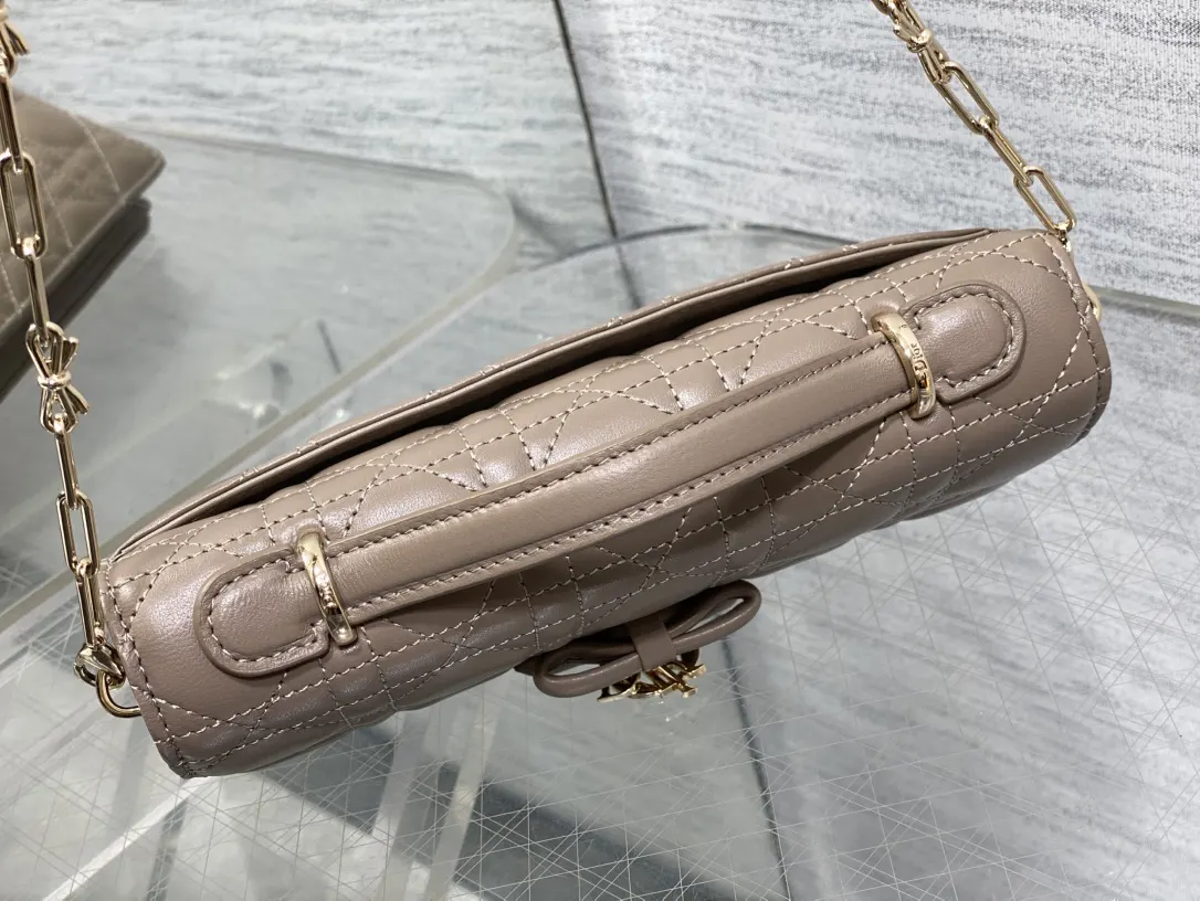 Dior 香槟灰羊皮手拿包 珍珠装饰