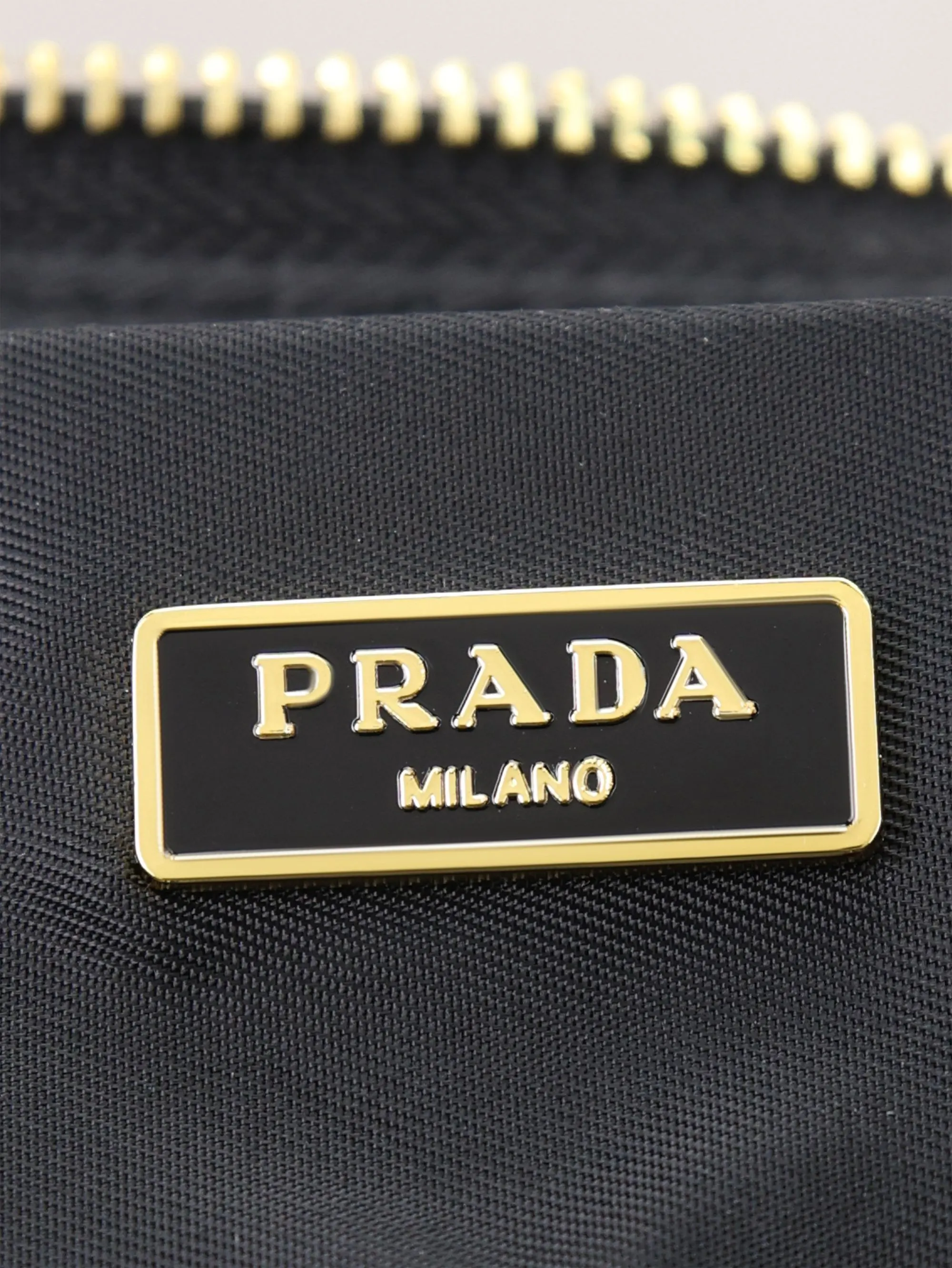 Prada Re-Nylon 尼龙 皮革 三角标 邮差包 斜挎包