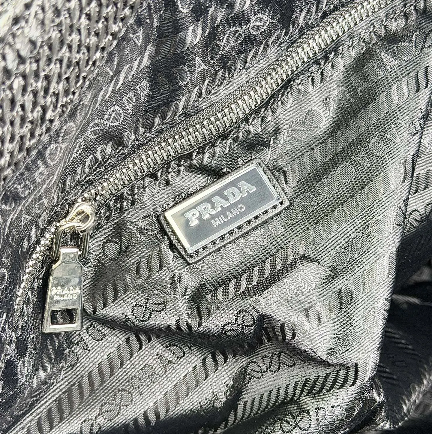 Prada 刺绣 Logo 托特包