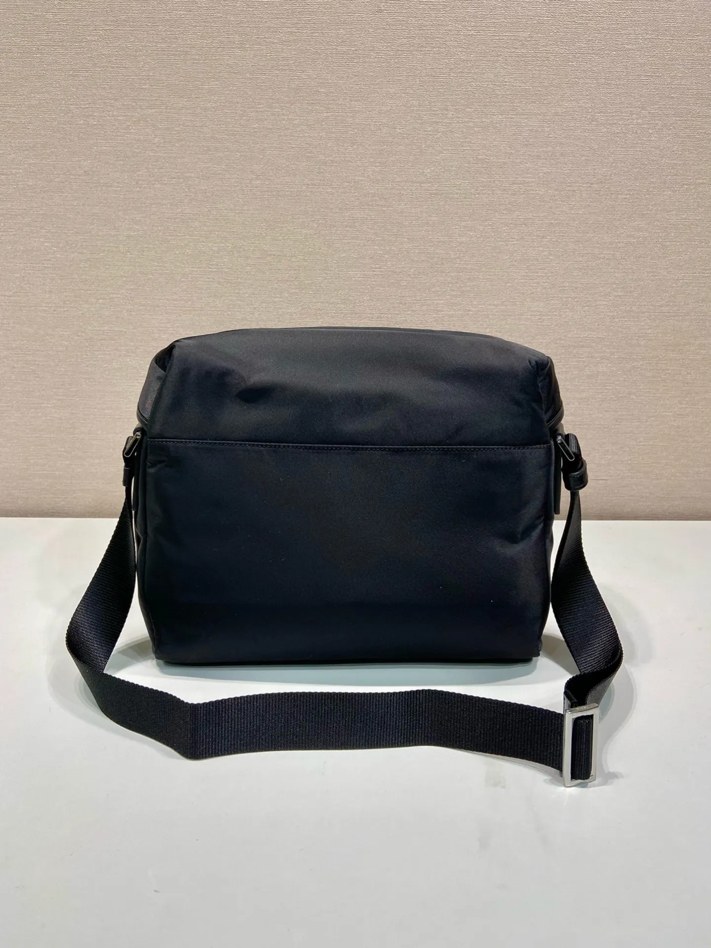 PRADA Re-Nylon尼龙 斜挎包 日常通勤款