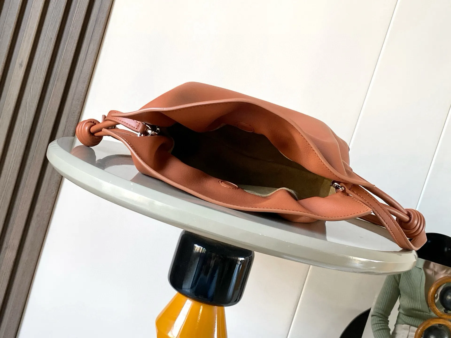 Loewe 棕色 小牛皮 托特包 大容量托特款(數字9) Loewe 棕色 小牛皮 托特包 大容量托特款(數字9)