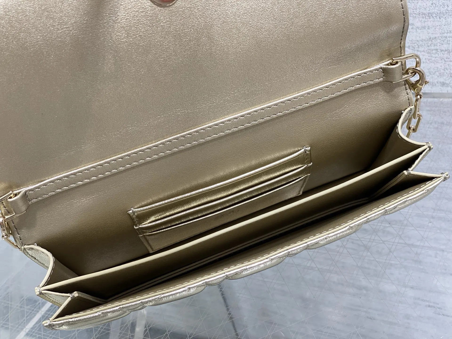 Dior 银色羊皮手拿包 亮面晚宴