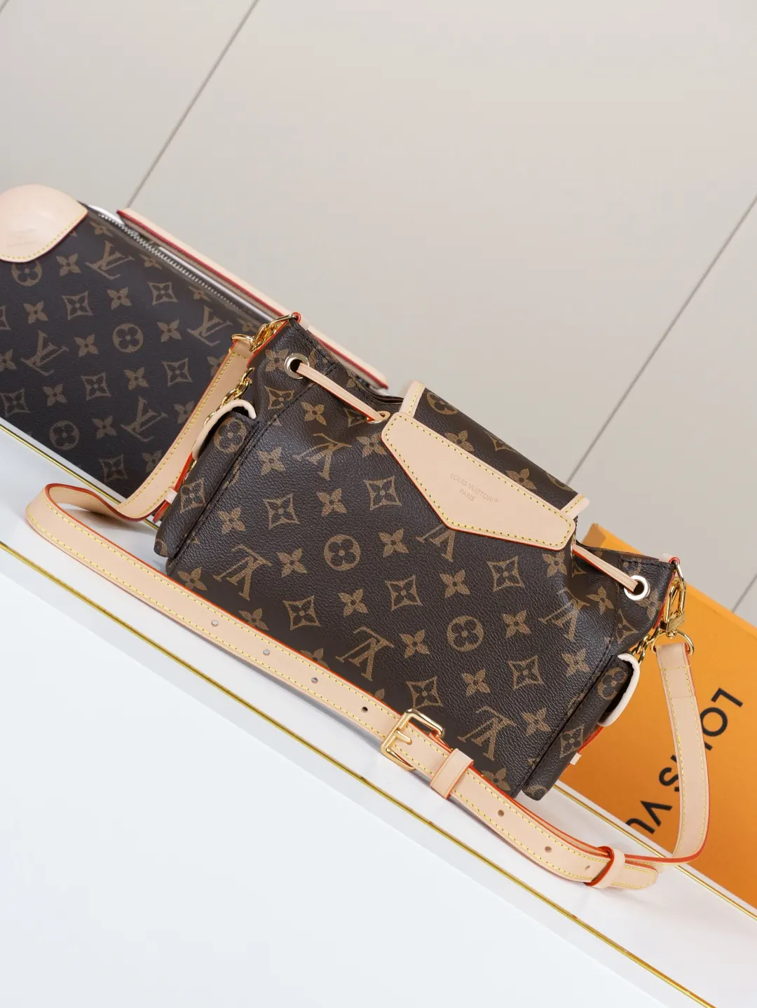 LV Classic Monogram Travel Bag Image 3 LV Classic Monogram Travel Bag Image 3