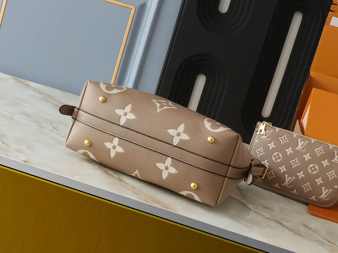 CarryAll Monogram 手拿包 精致手拿款