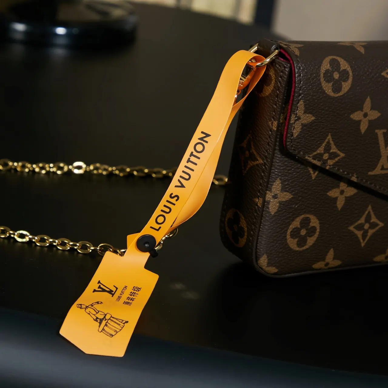Louis Vuitton M81896 斜挎包