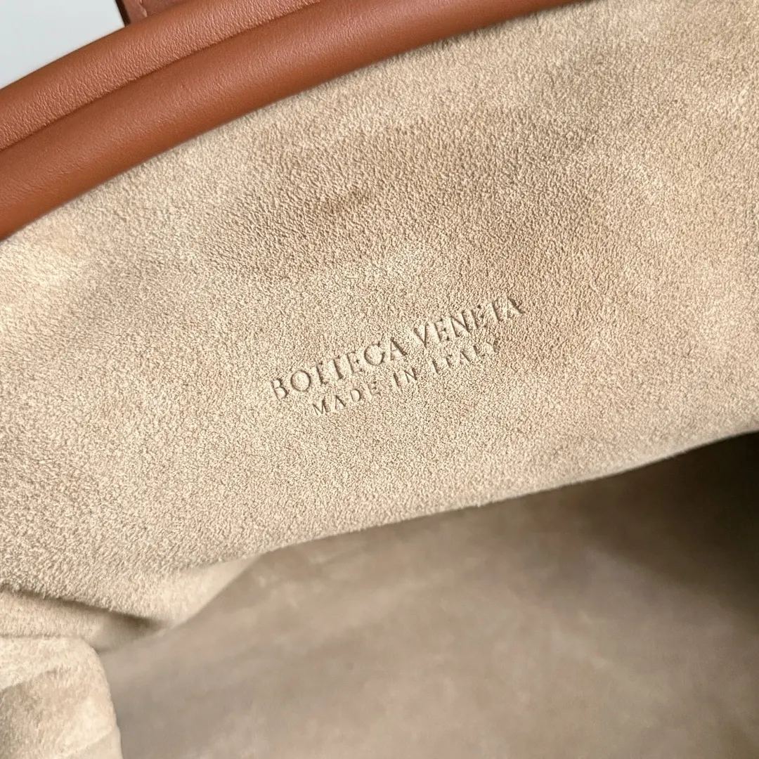 Bottega Veneta 牛皮 手拿包 精致手拿款