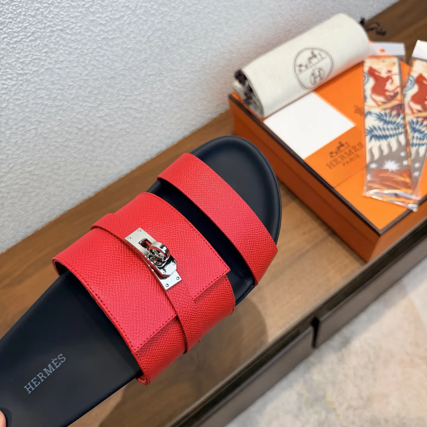 Hermès 经典 小牛皮 拖鞋 舒适