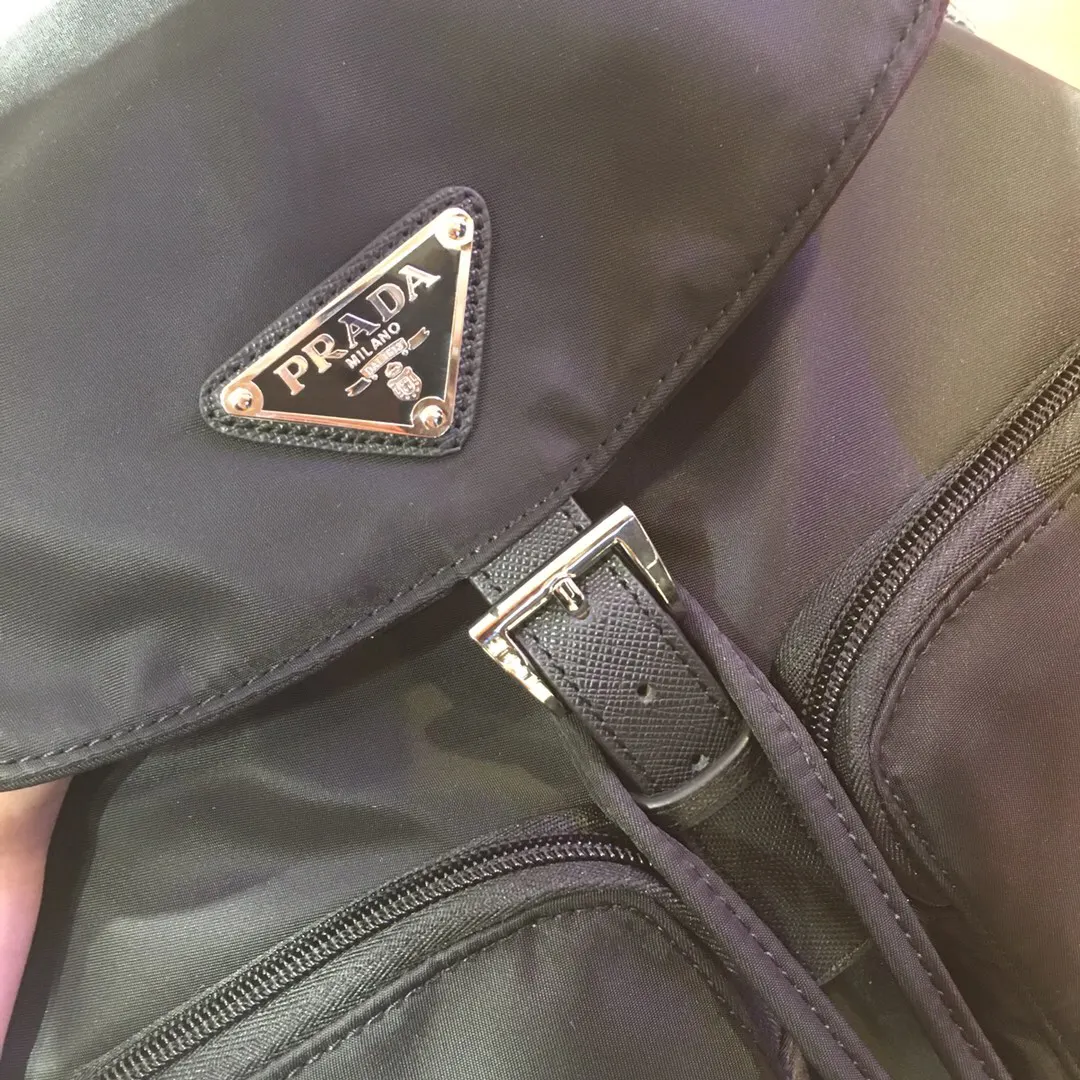 Prada 尼龍 雙肩包 实用雙肩款