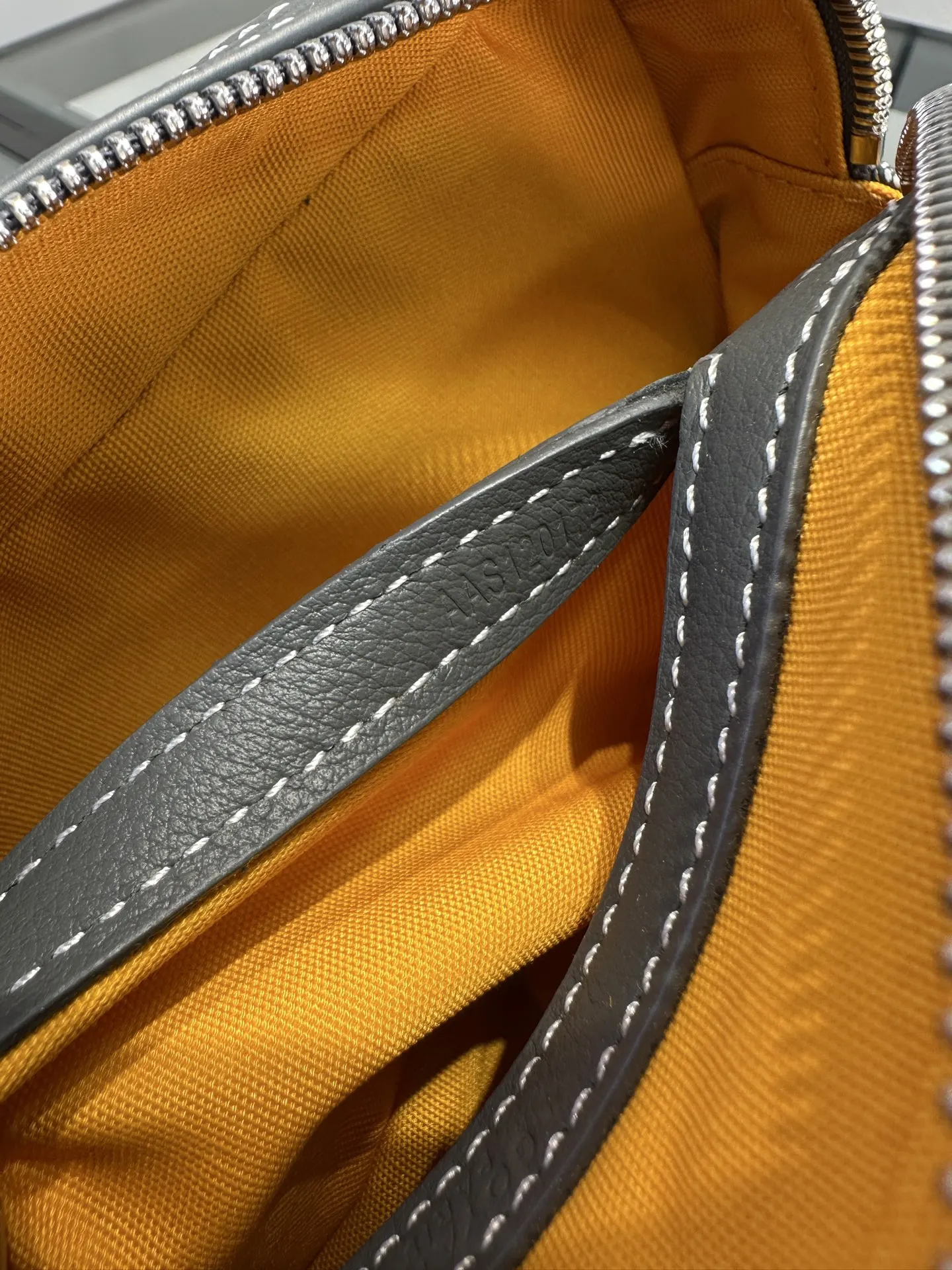 Goyard 灰色 Cap Vert相机包 斜背包 灰色 是戈雅的經典 輕便斜挎款(數字8) Goyard 灰色 Cap Vert相机包 斜背包 灰色 是戈雅的經典 輕便斜挎款(數字8)