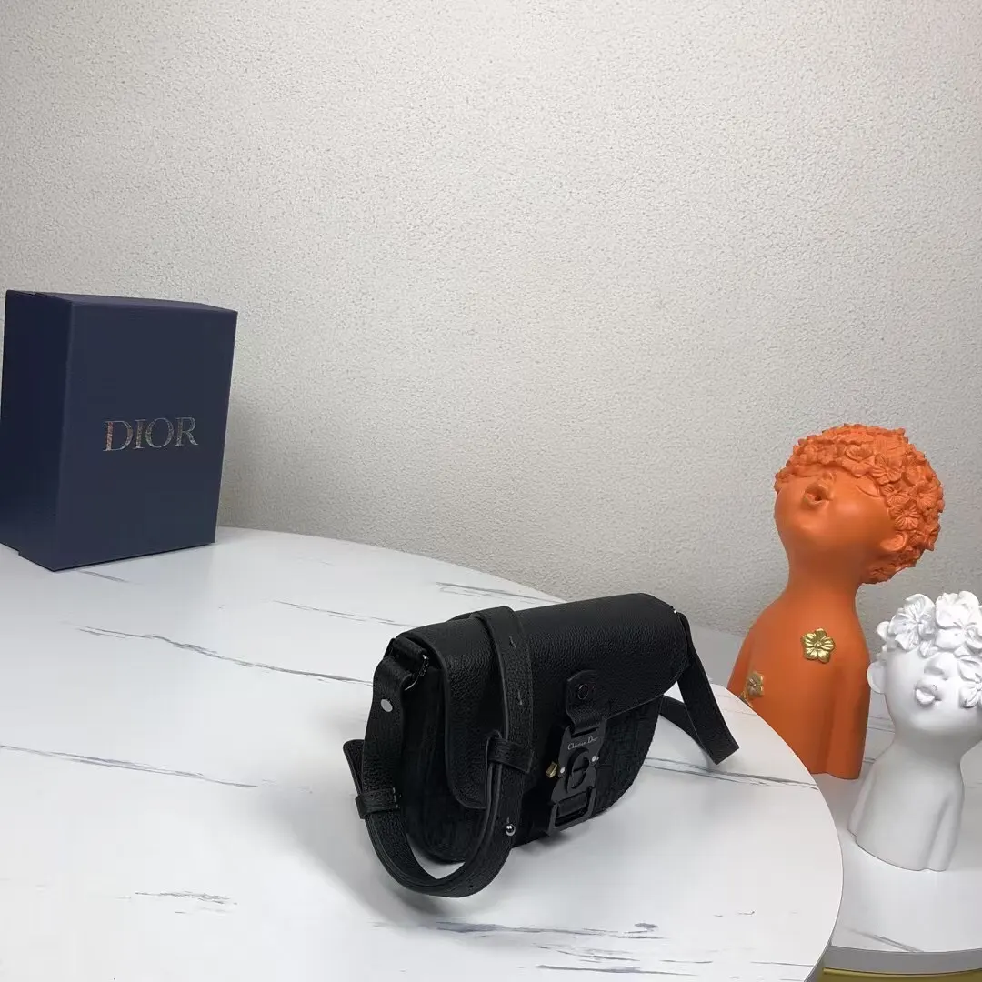 黑色 牛皮 市场 欢迎对比 马鞍手拿包附 精致手拿款