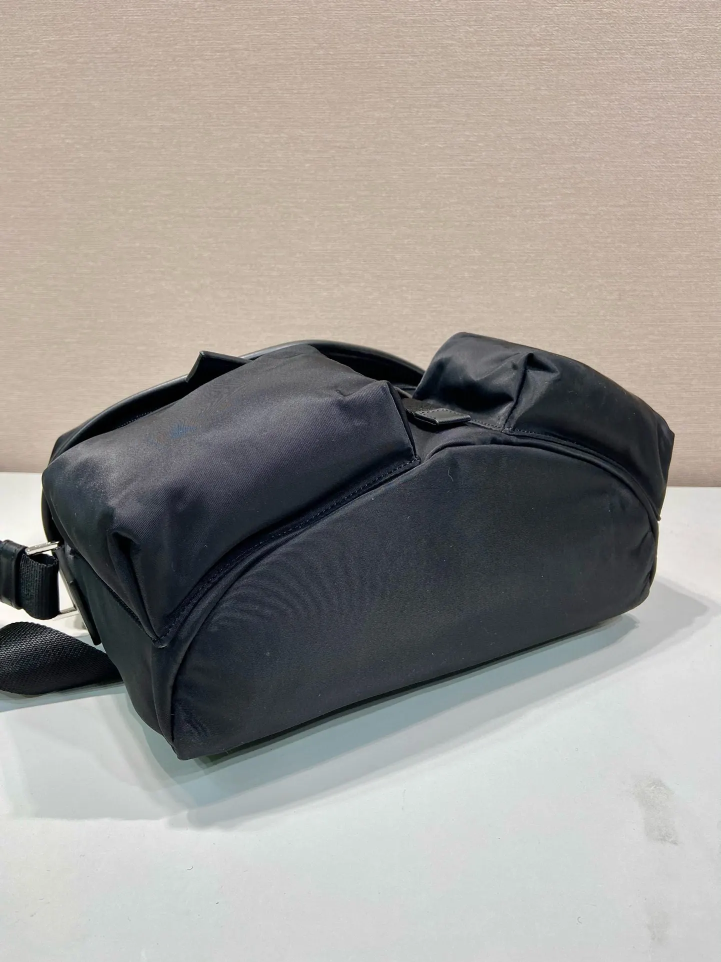 PRADA Re-Nylon尼龙 斜挎包 日常通勤款