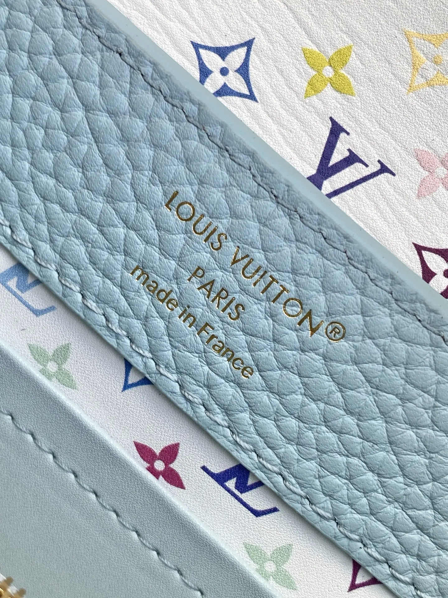 LV 黑色 白色 牛皮 字母和可拆卸 Mo肩带浸染明丽色调 致 收纳包 旅行收纳款