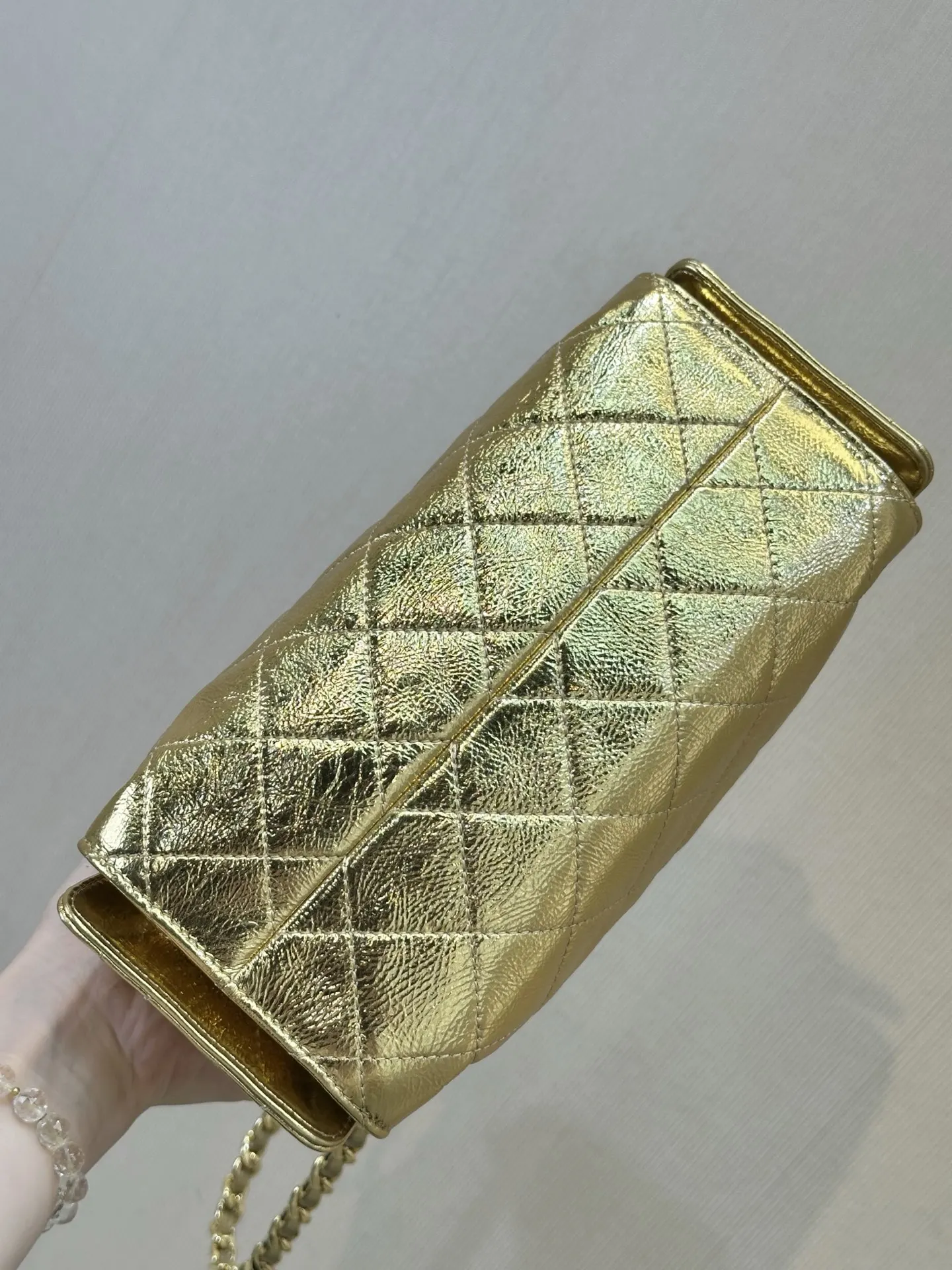 CHANEL Hobo 设计感十足 整体呈现出一 腋下包 复古腋下背款