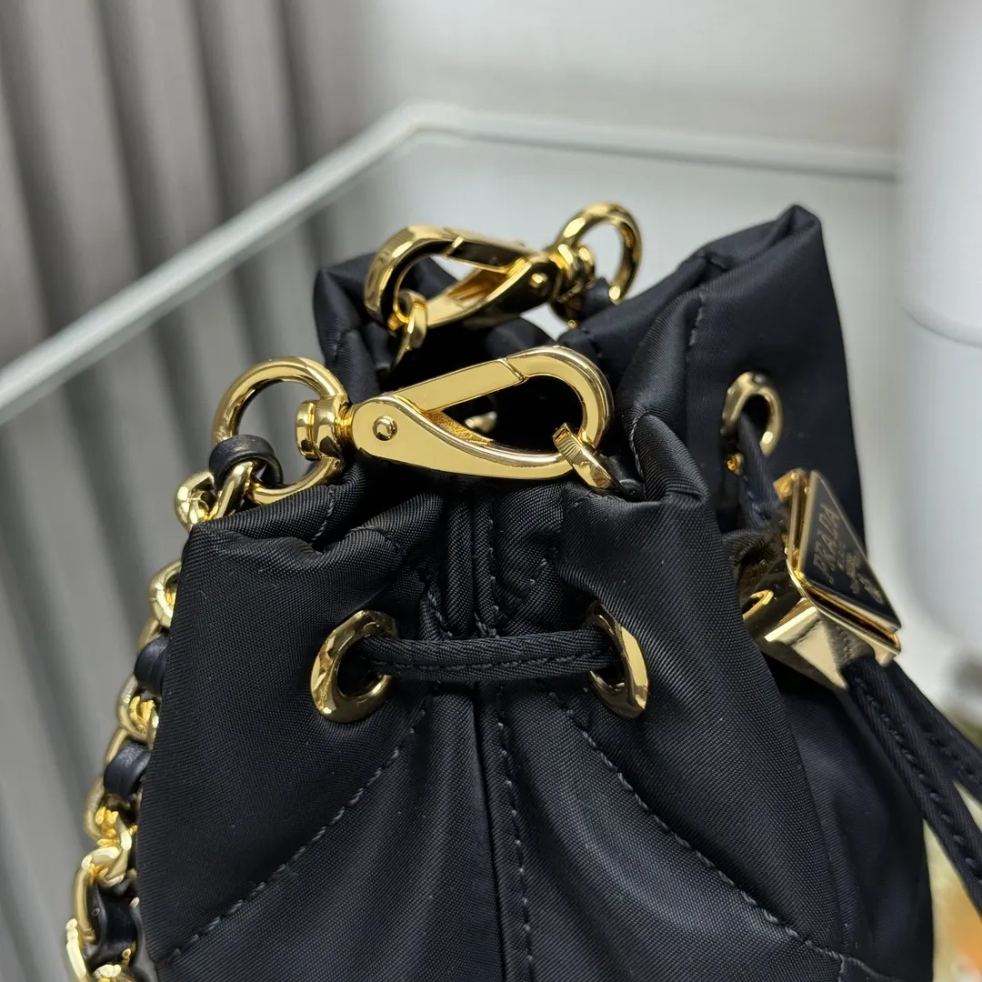 尼龍 太可爱了 上身的效果非常吸眼 可仙可酷 难道你不心 水桶包 休閒水桶款