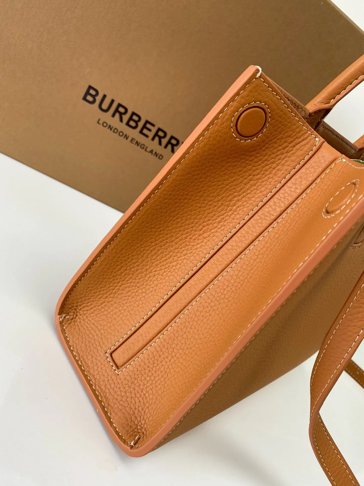 Burberry 小牛皮 托特包 大容量托特款