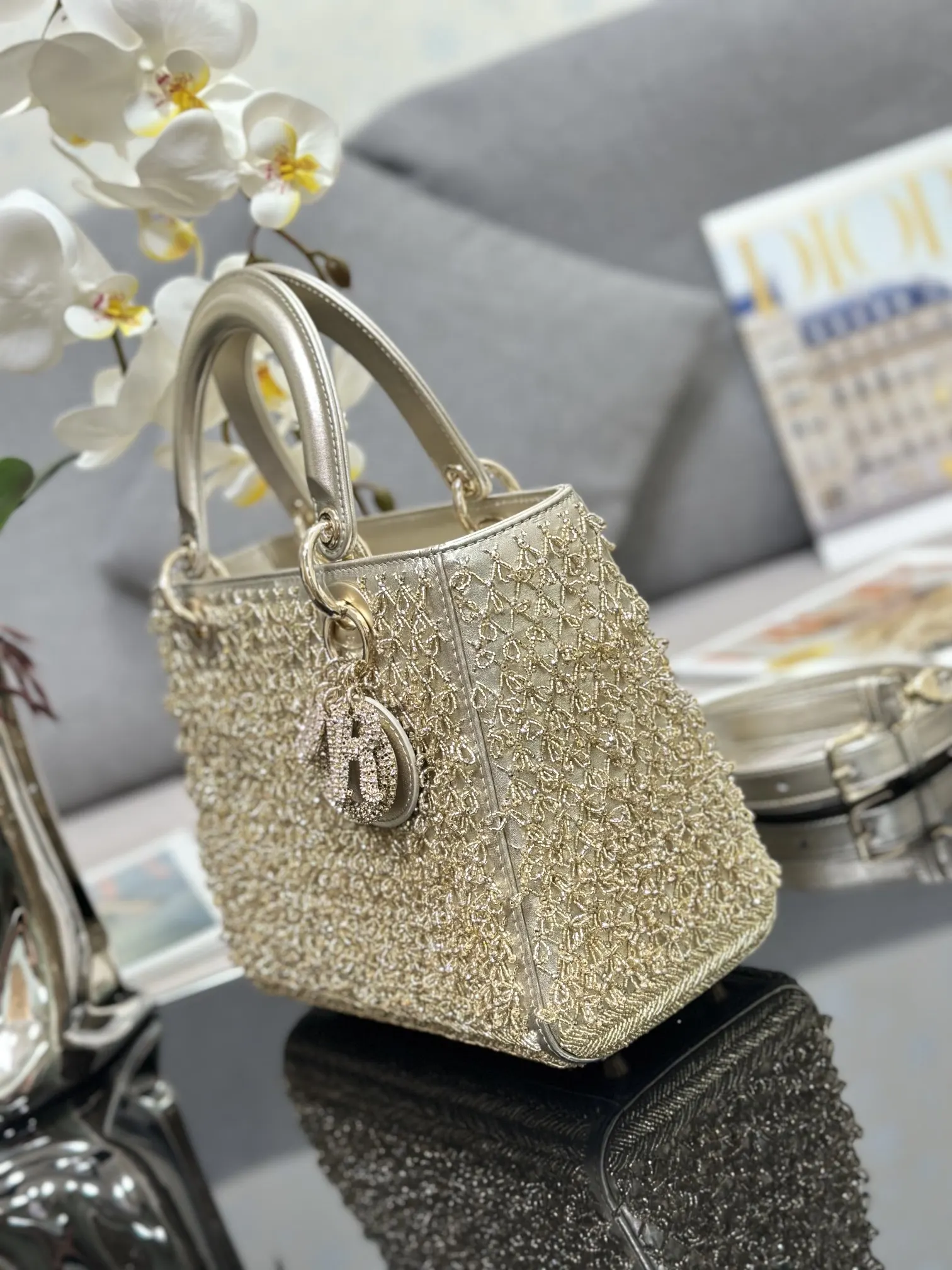 金色 牛皮 中号款式 搭 可拆卸的链条肩带 可手提或斜挎 链条包 精致链条款