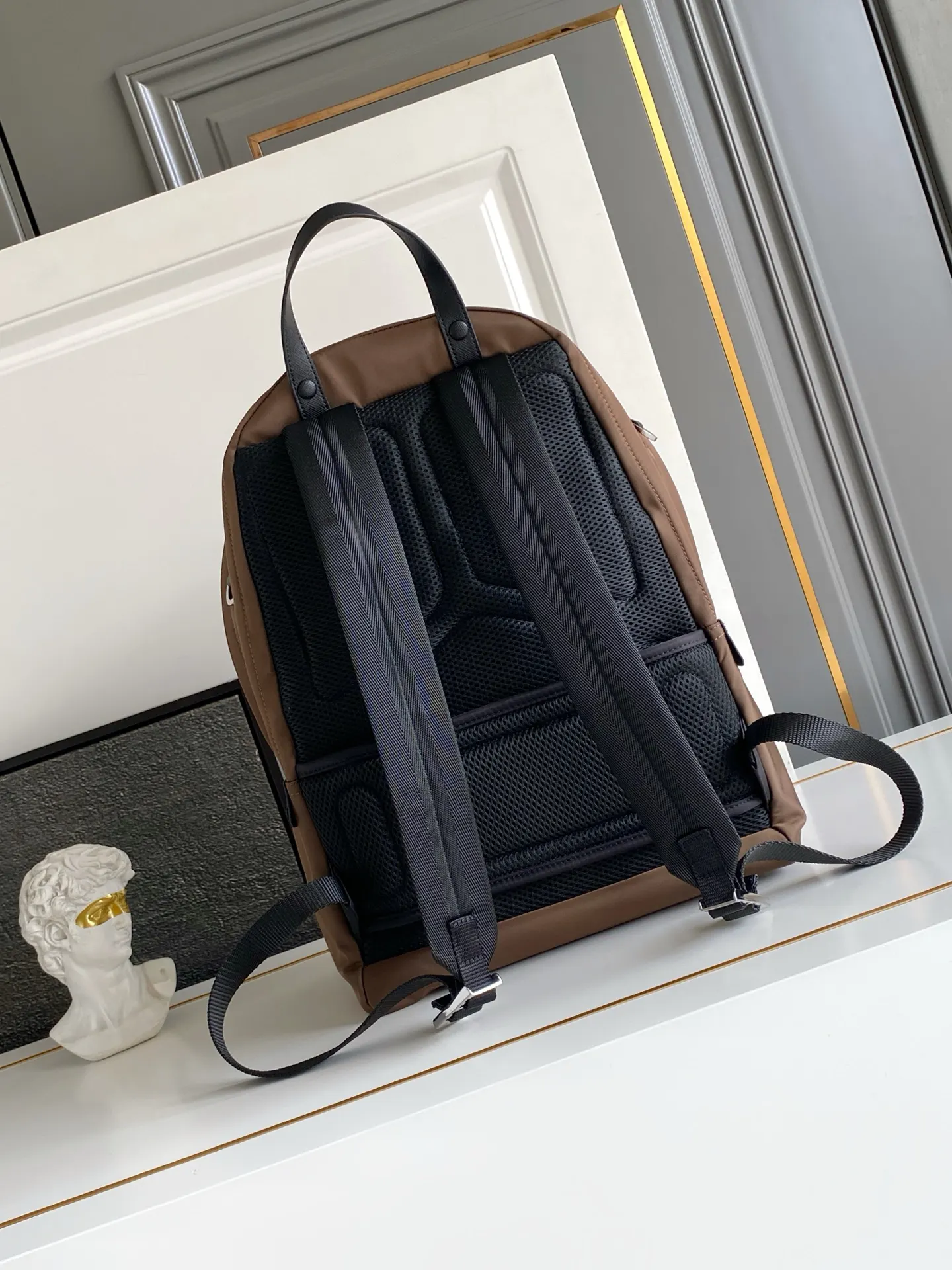 PRADA 2VZ048 Re-Nylon尼龙 Saffiano十字纹牛皮 双肩背包 轻便实用款