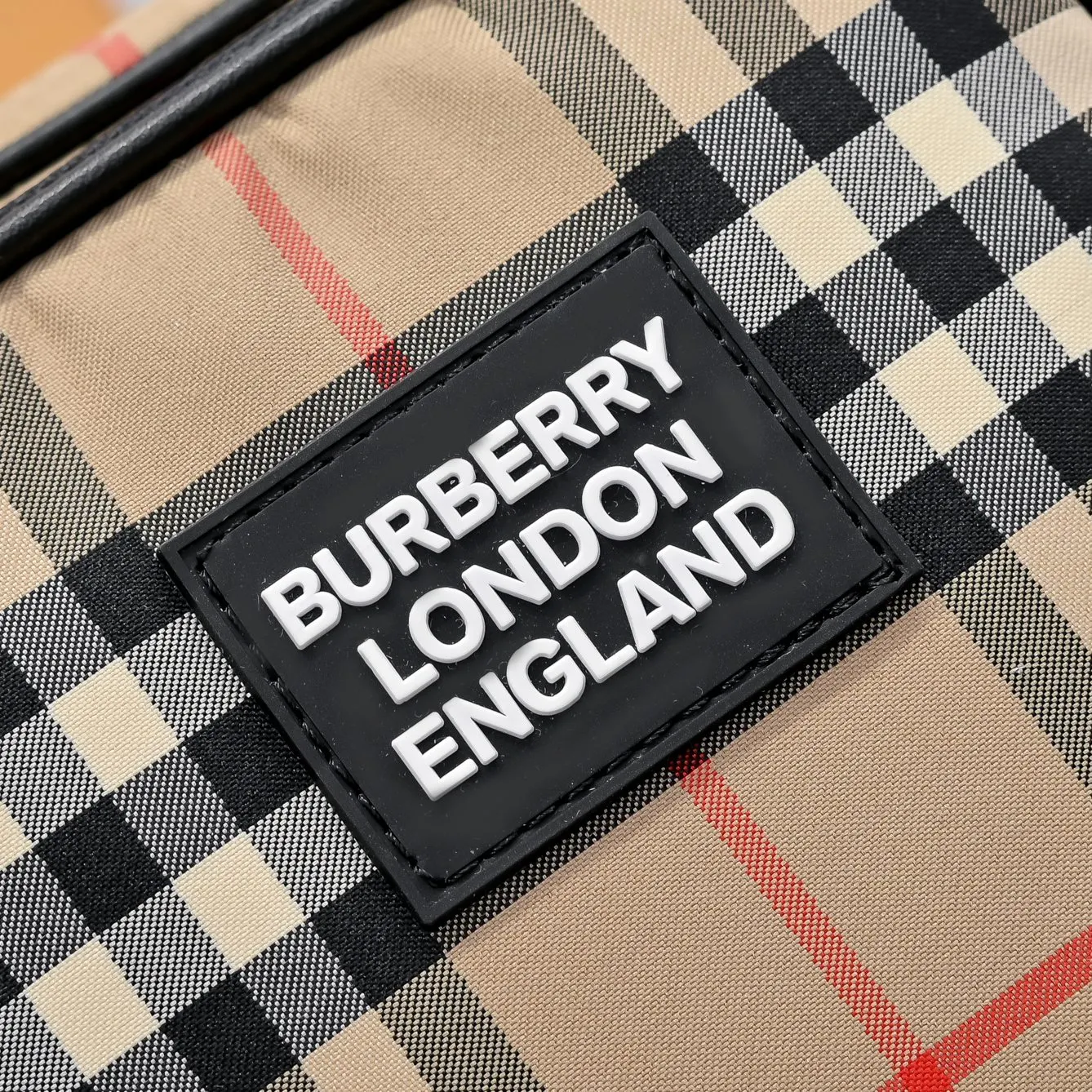 Burberry 帆布 巴宝莉男士單肩 經典男士 完美 采用进口 面料 單肩包 日常單肩背款
