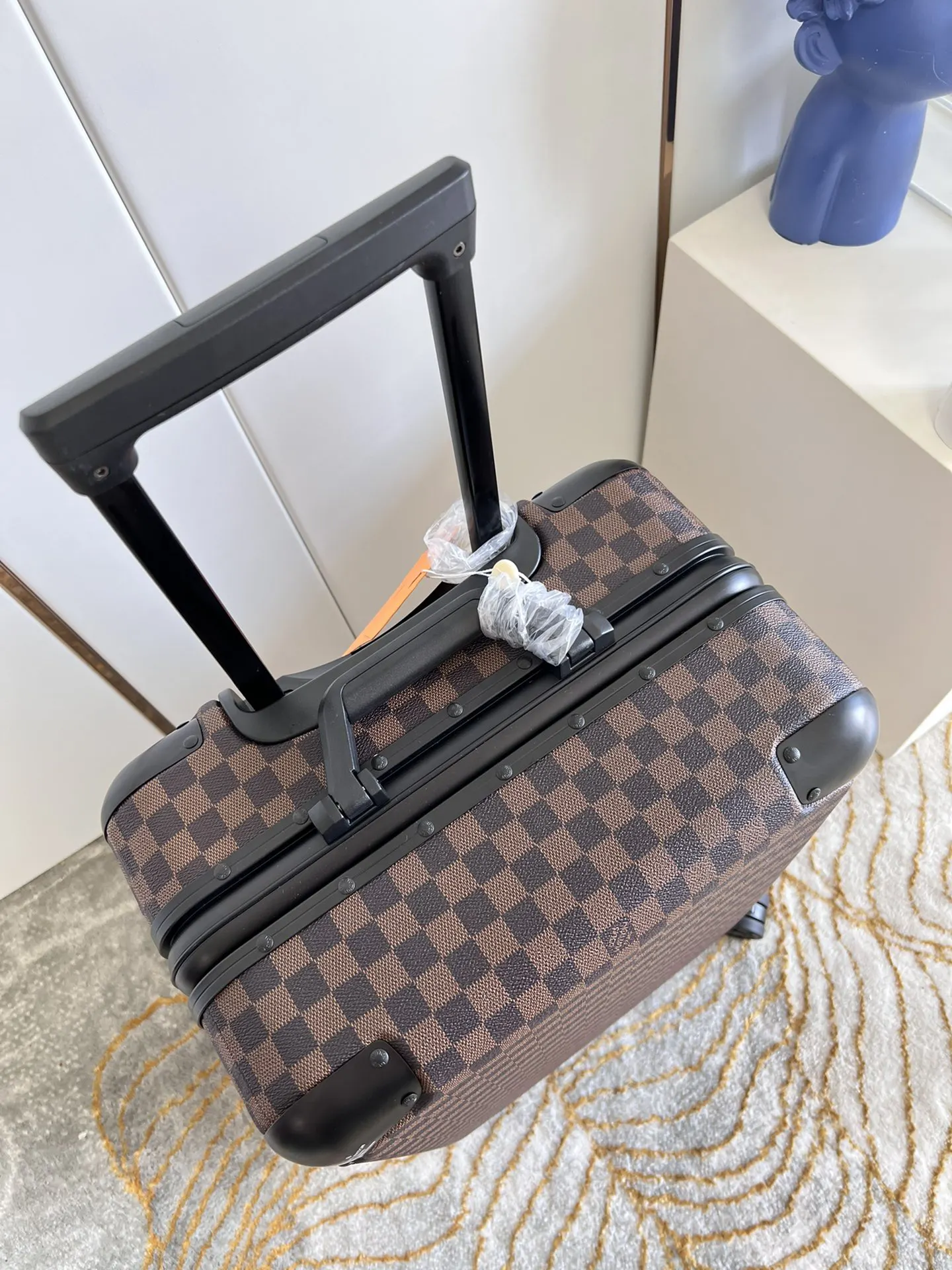 LV 帆布 详细特征 人工测量 误差 温馨提示 此款无 不支 行李箱 旅行拉杆款 輕便出行款