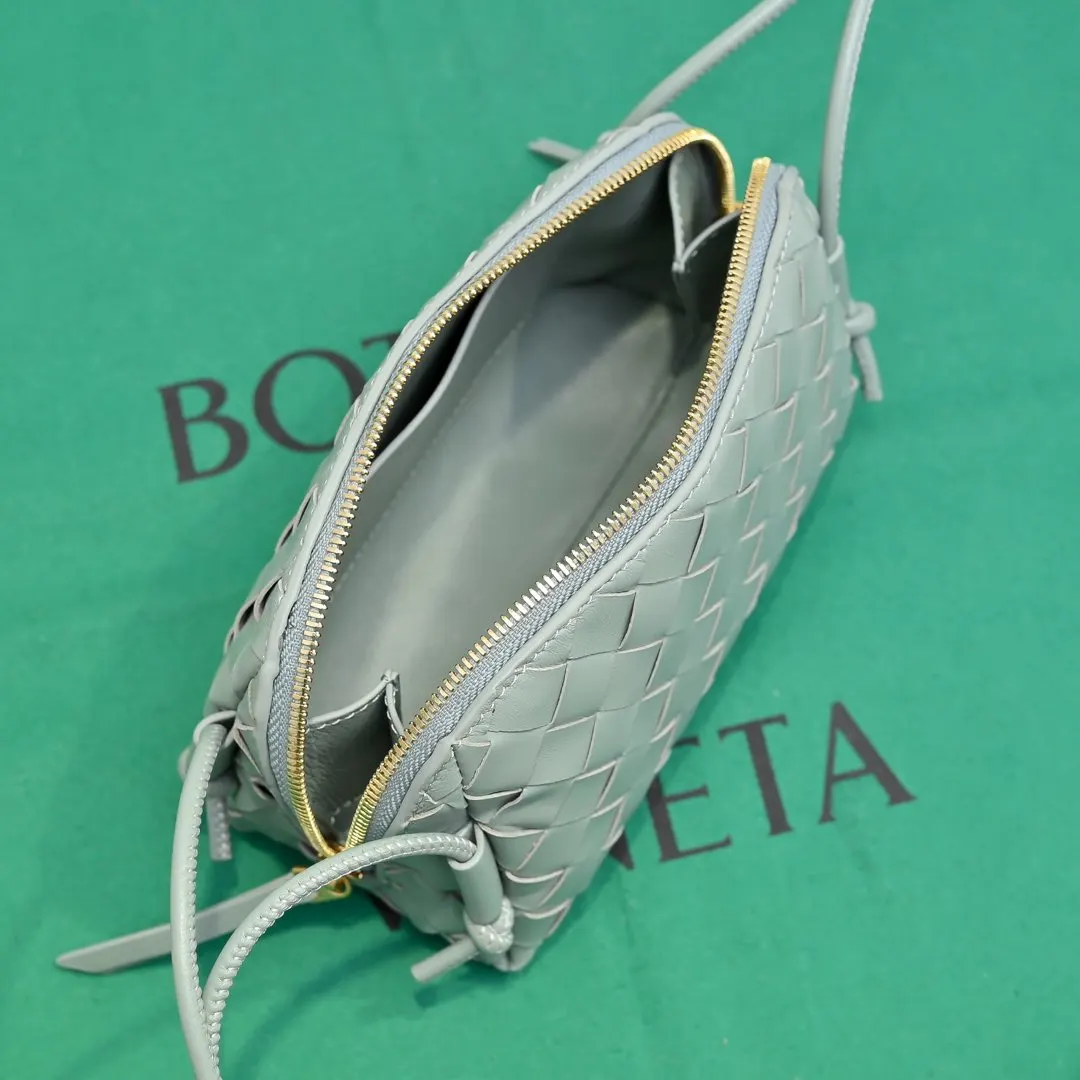 Bottega Veneta 腋下包 复古腋下背款