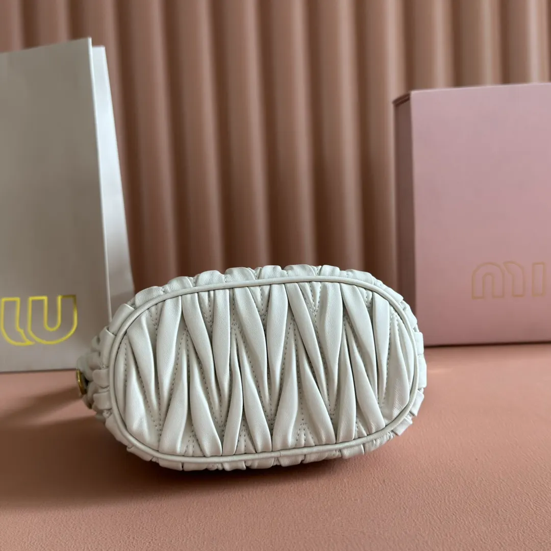 Miu 羊皮 手拿包 精致手拿款