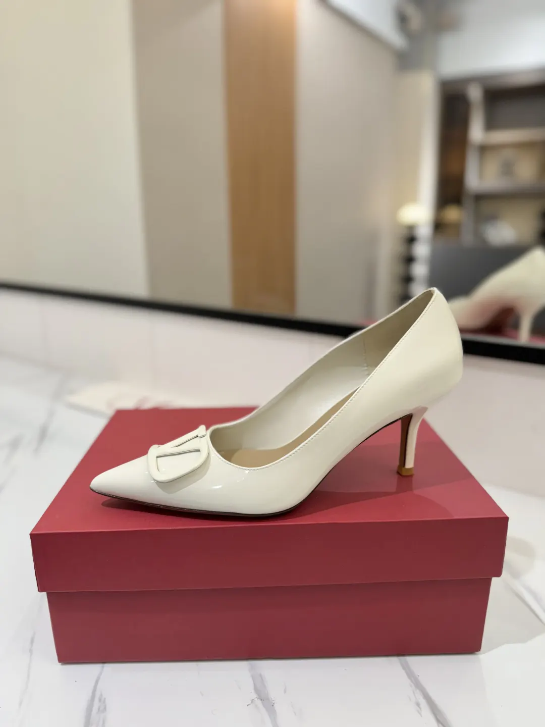 Valentino 金色 平底鞋 通勤约会款