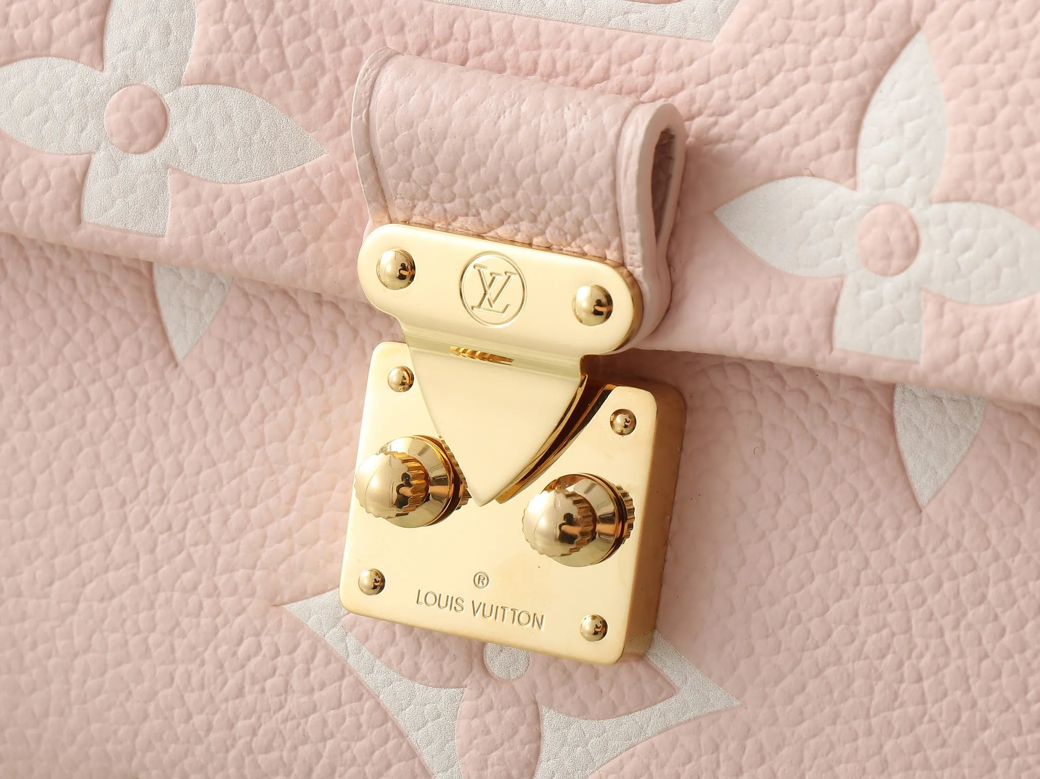 LV chain bag, shoulder crossbody model Image 5 LV chain bag, shoulder crossbody model Image 5