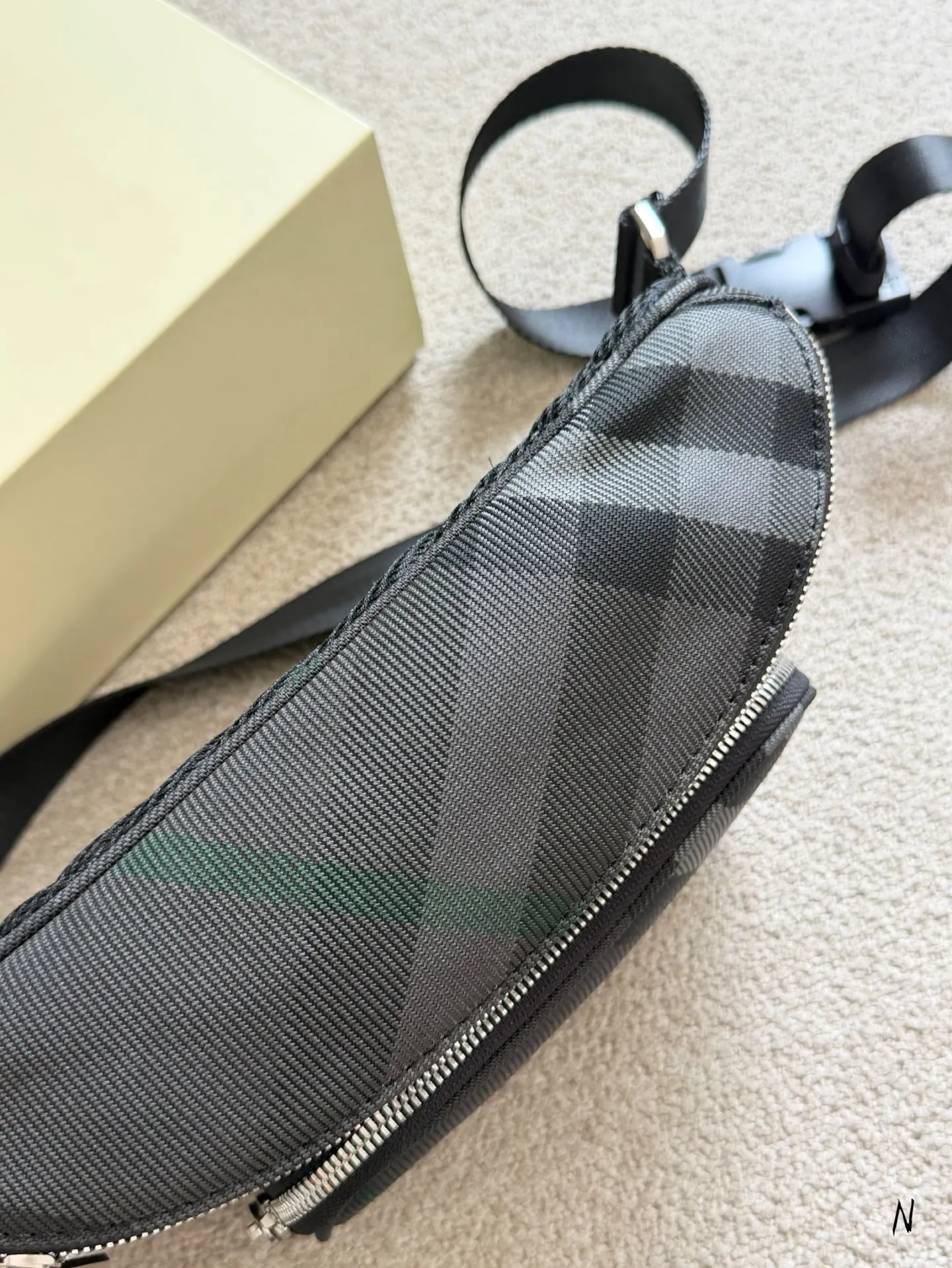 Burberry 尼龙 腰包 休闲腰包款