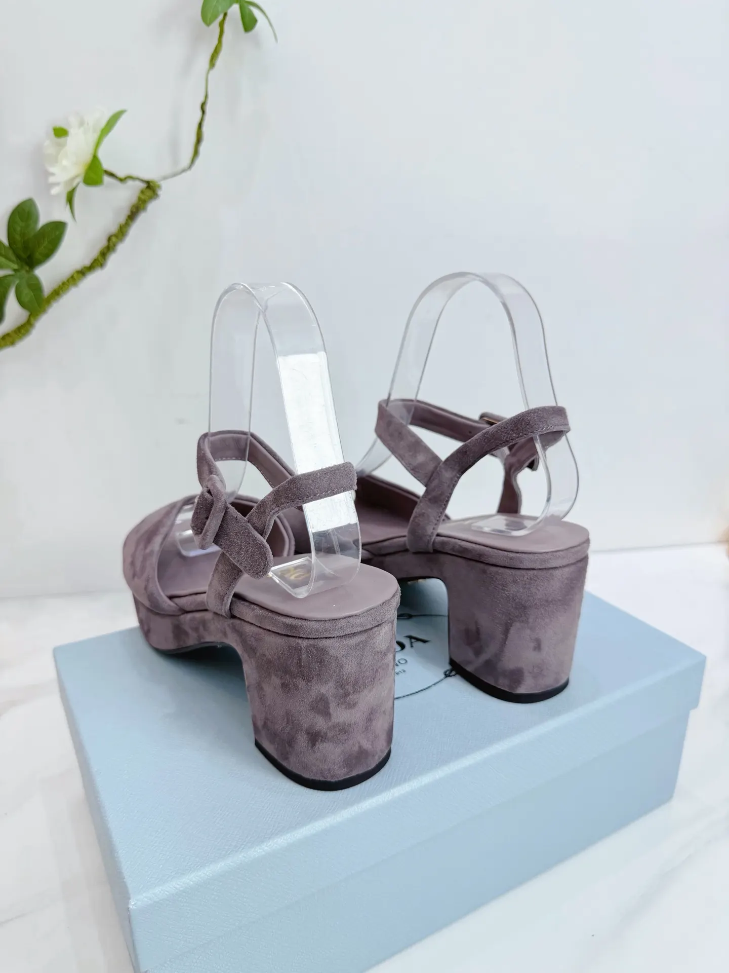 PRADA 羊皮 休闲鞋 舒适百搭款