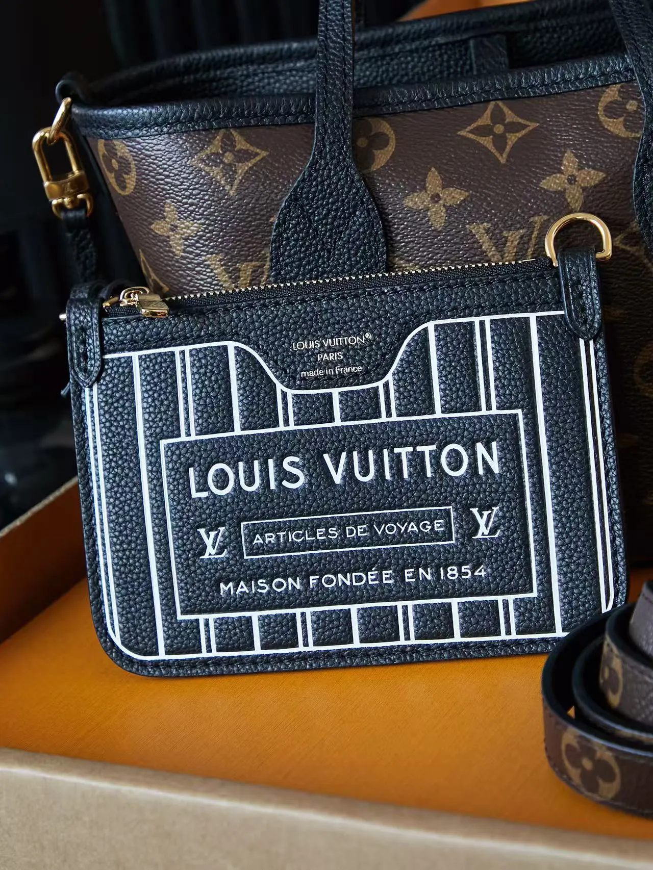 LV Neverfull 手袋(數字4) LV Neverfull 手袋(數字4)
