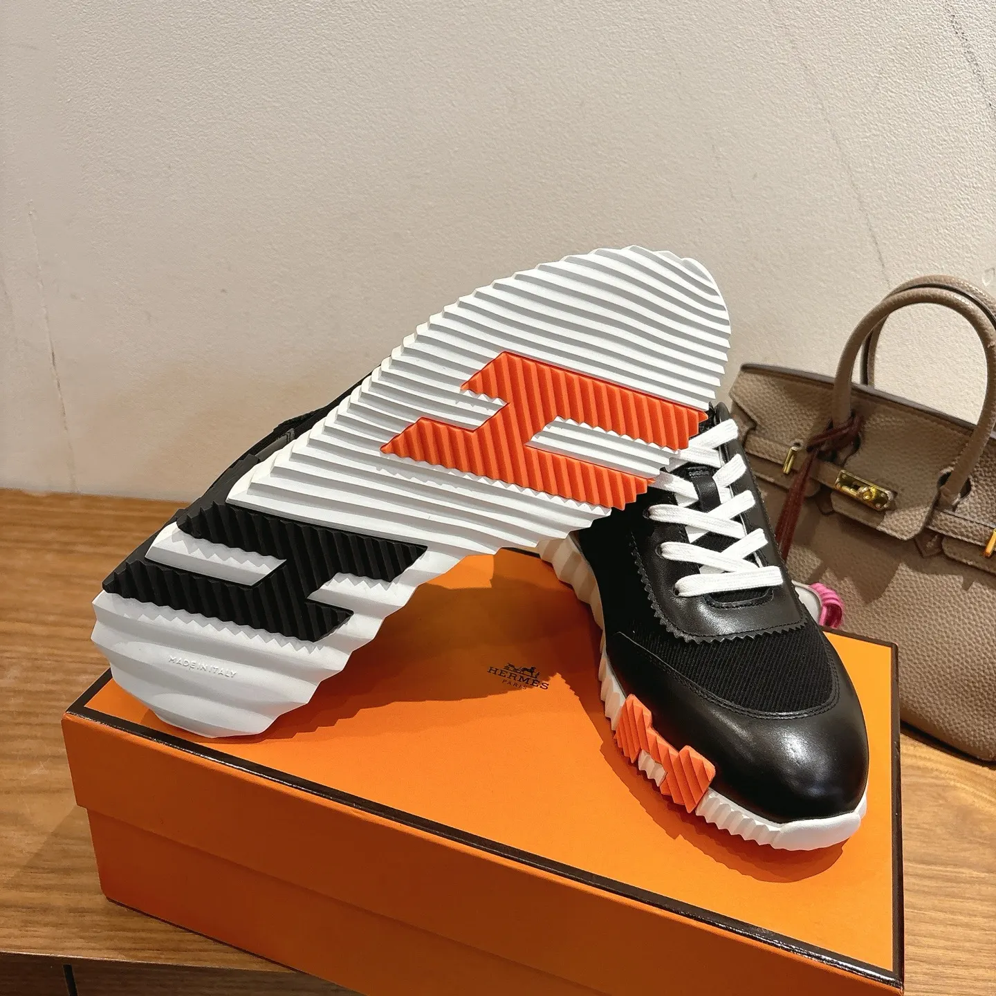 Hermès SS 运动鞋(數字8) Hermès SS 运动鞋(數字8)