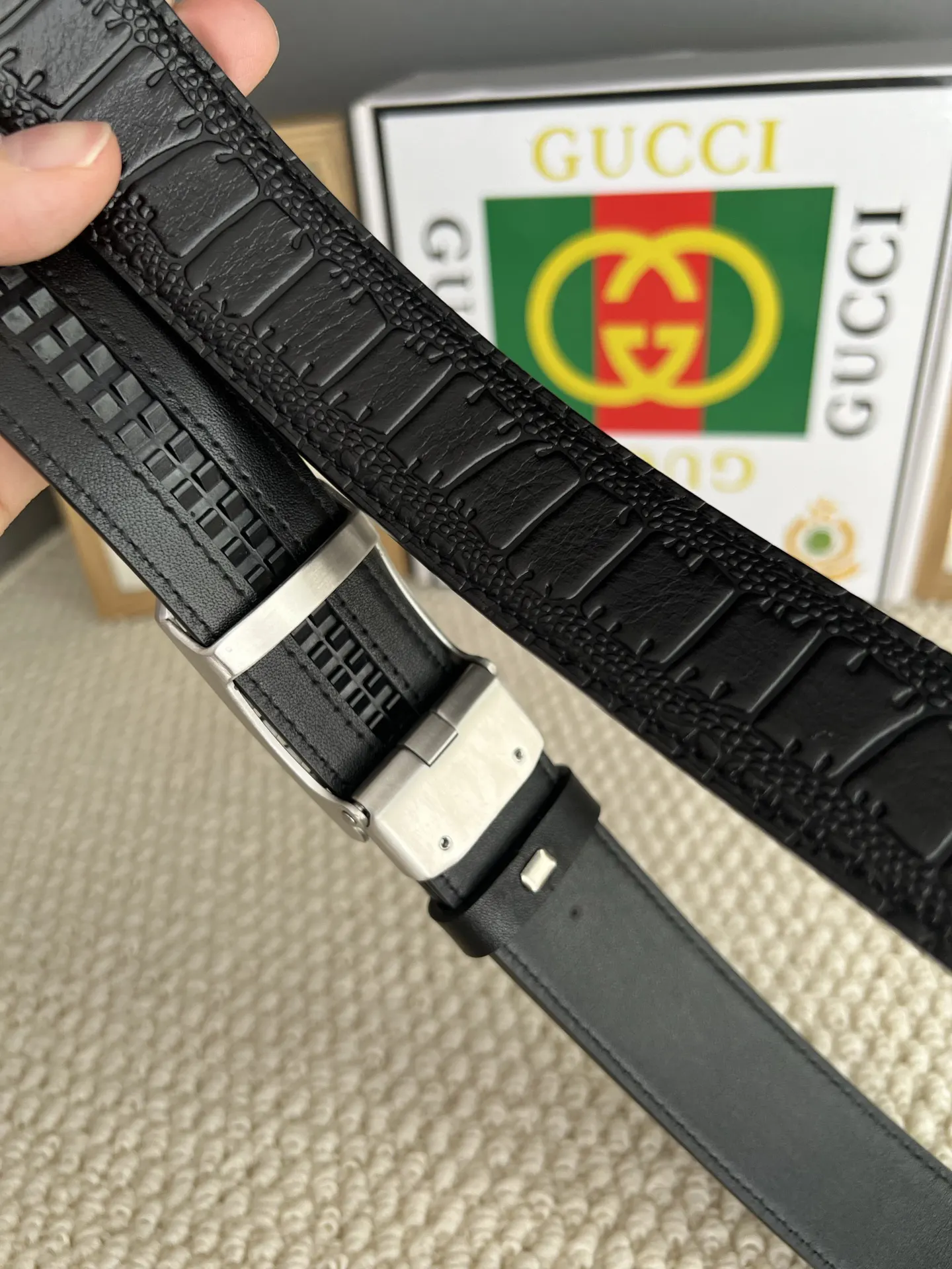 Gucci 双G扣牛皮腰带
