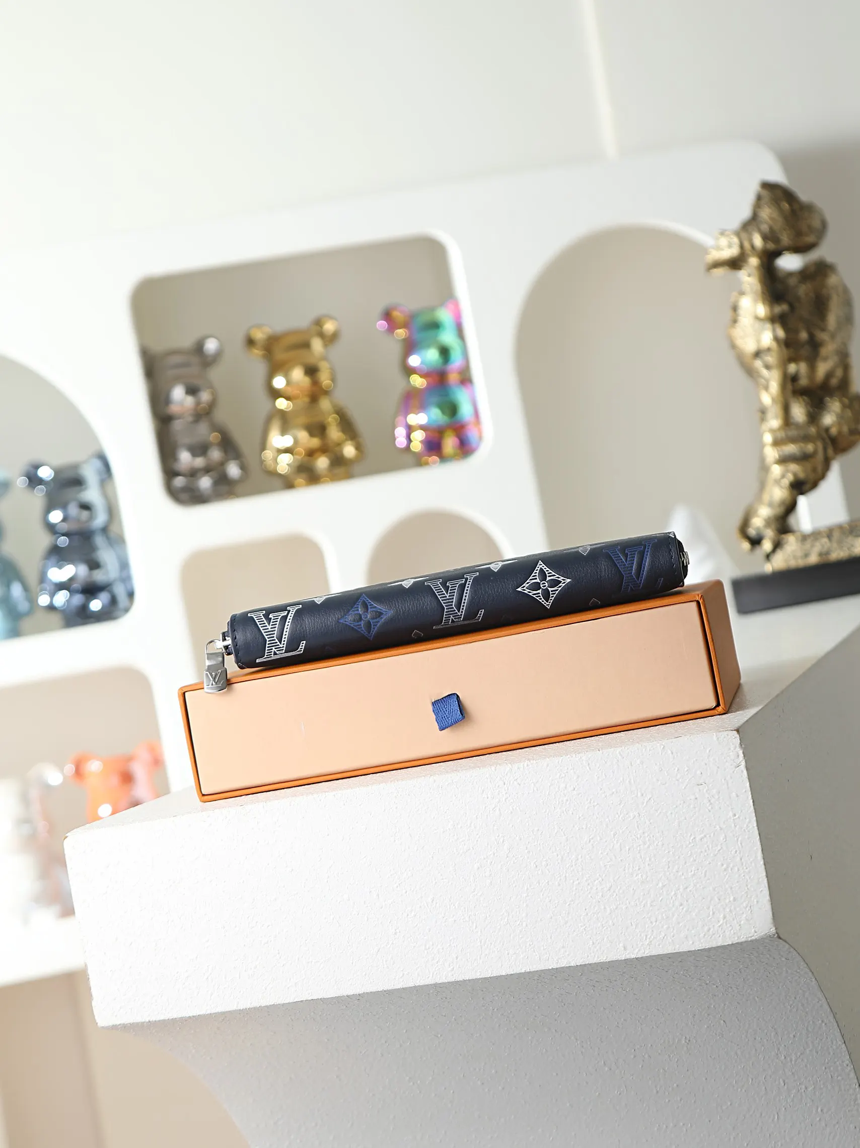 LV Blue Long Zip Wallet Image 3 LV Blue Long Zip Wallet Image 3