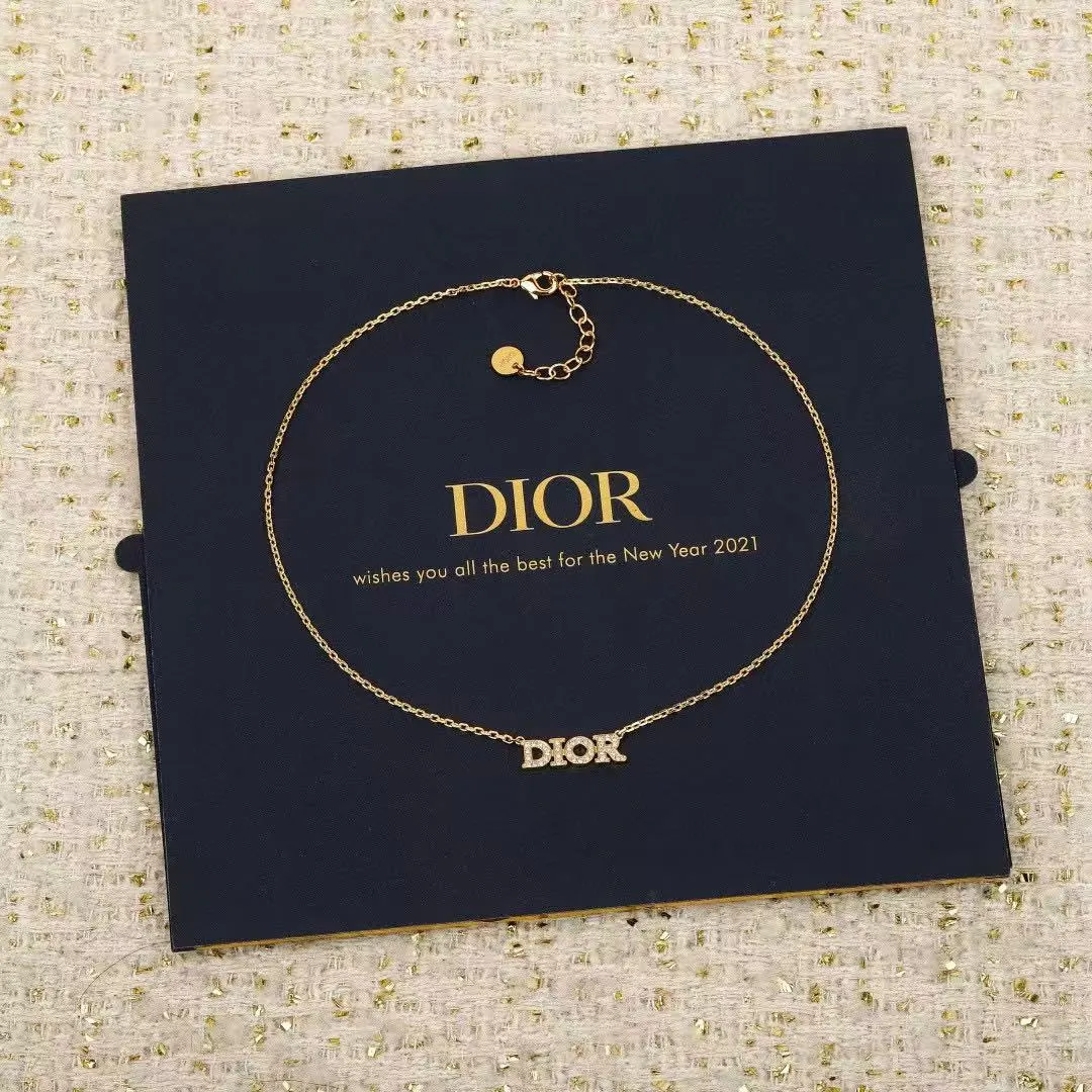 Dior 金色字母锁骨链 佩戴展示 项链
