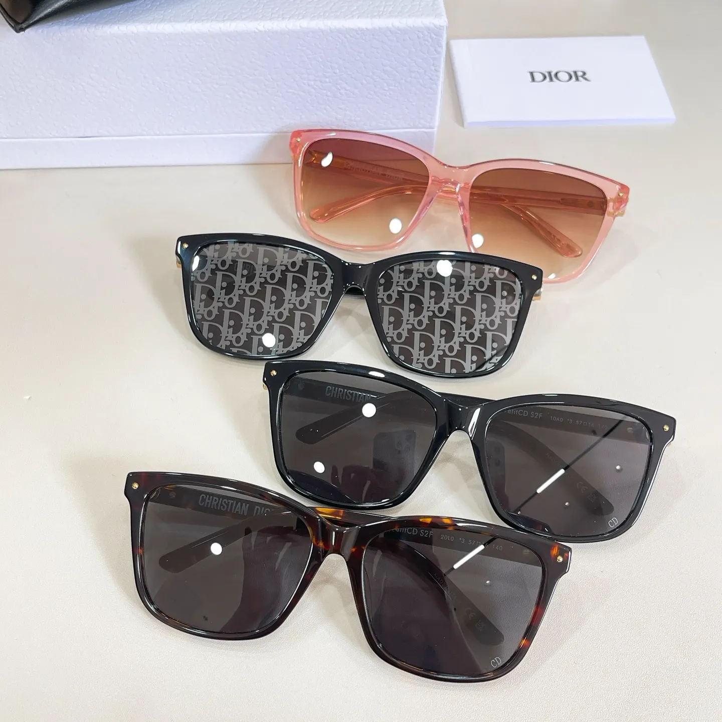 Dior 黑色方形太阳镜 礼盒