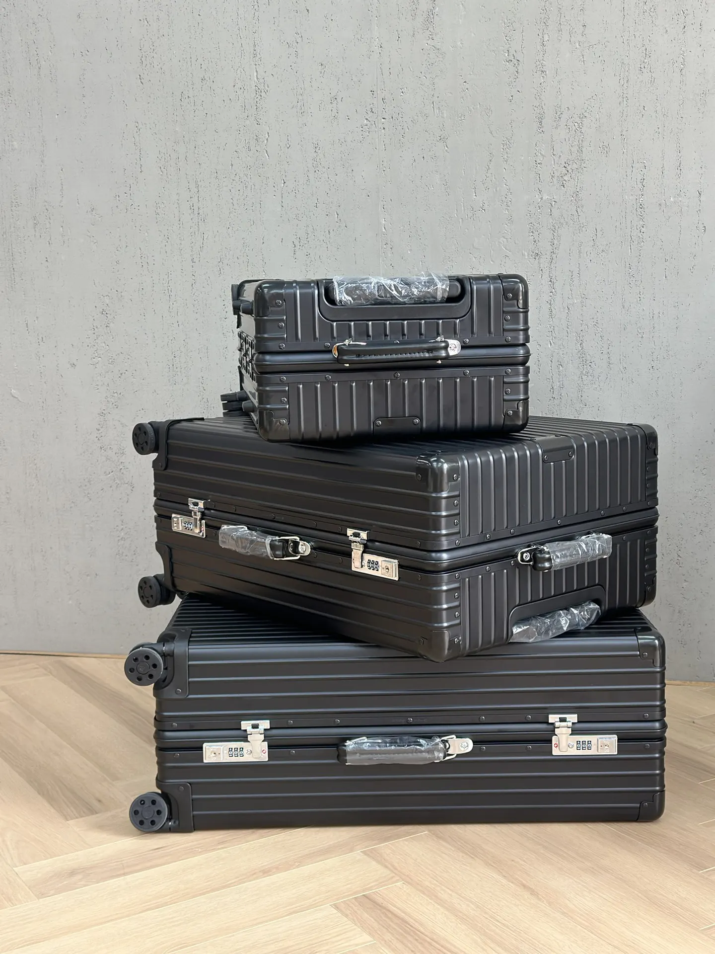 黑色 銀色 宝藏行李箱 你的 梦中情箱 Rimowa 復古 旅行拉杆款 輕便出行款