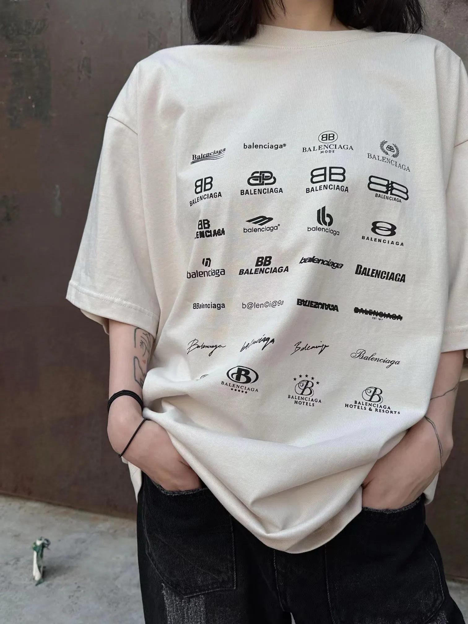 Balenciaga 米白 純棉 Logo 短袖T恤(數字7) Balenciaga 米白 純棉 Logo 短袖T恤(數字7)